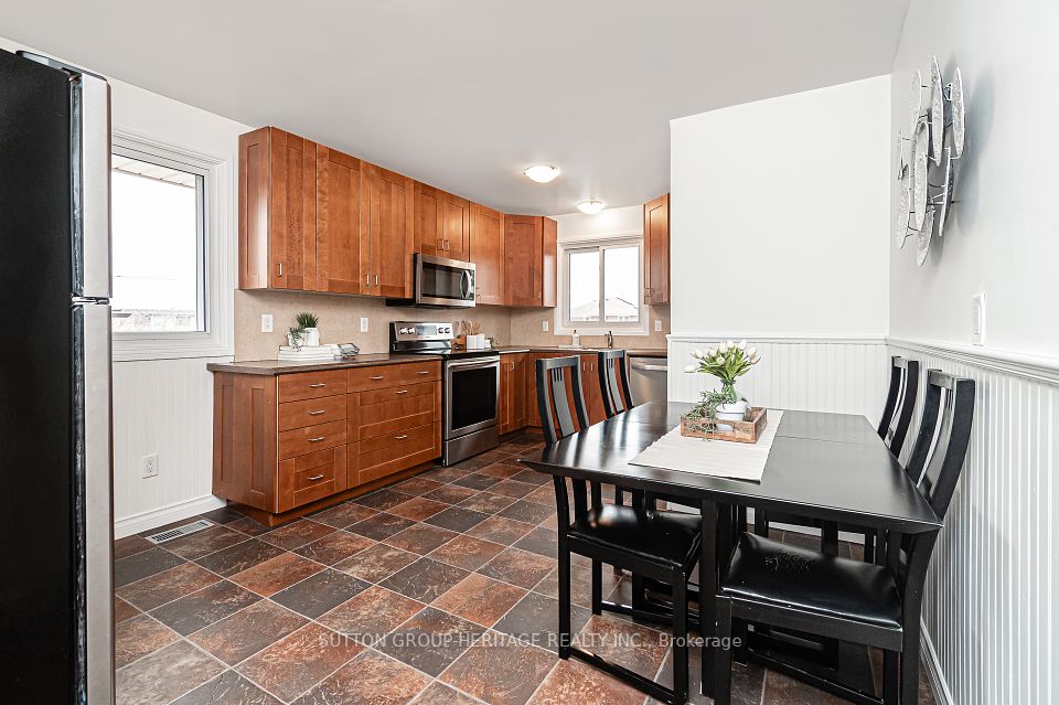 EAT IN KITCHEN