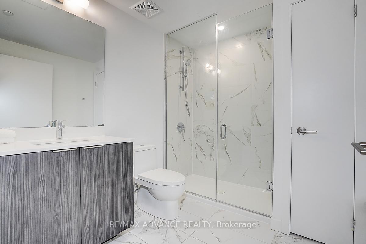2 Bedrooms Condo at 7 Golden Lion, Toronto For sale