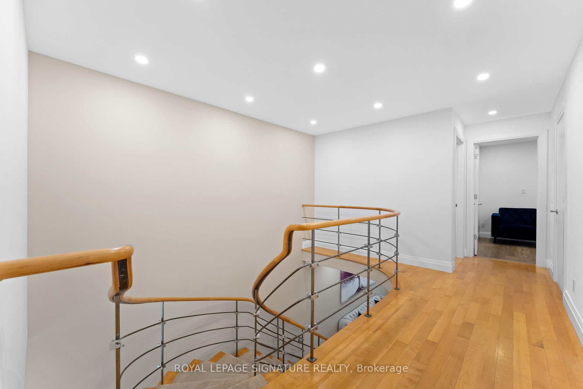 4 Bedrooms Condo at 96 Crimson Mill, Toronto For sale