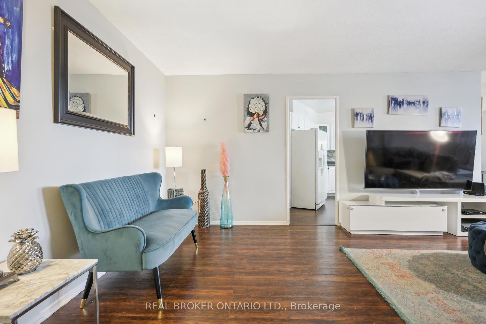 2 Bedrooms Condo at 451 The West Mall, Toronto For sale