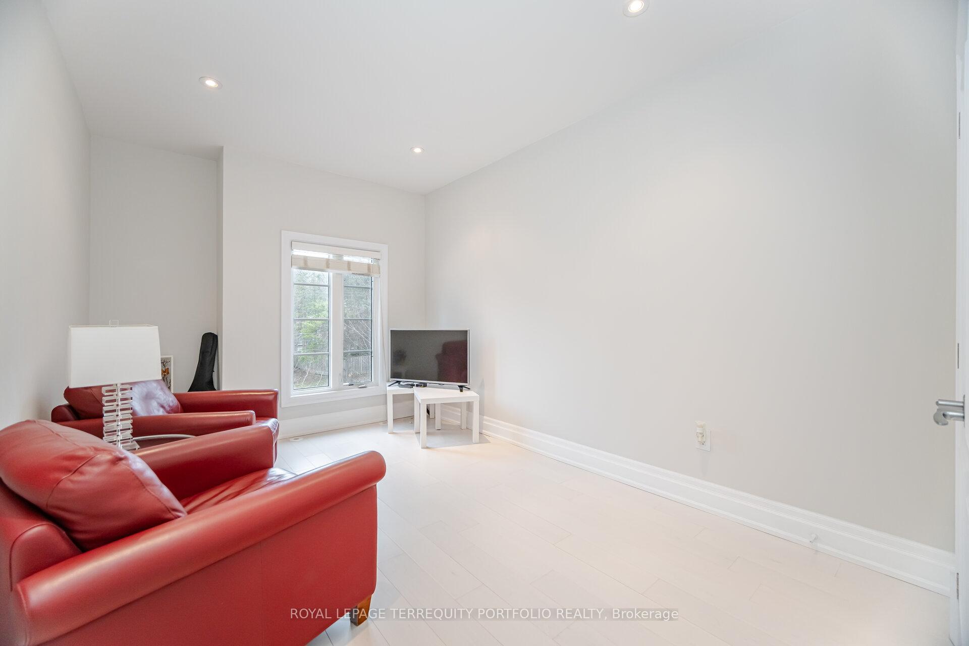 4 Bedrooms Condo at 51 York Mills,  Toronto For sale
