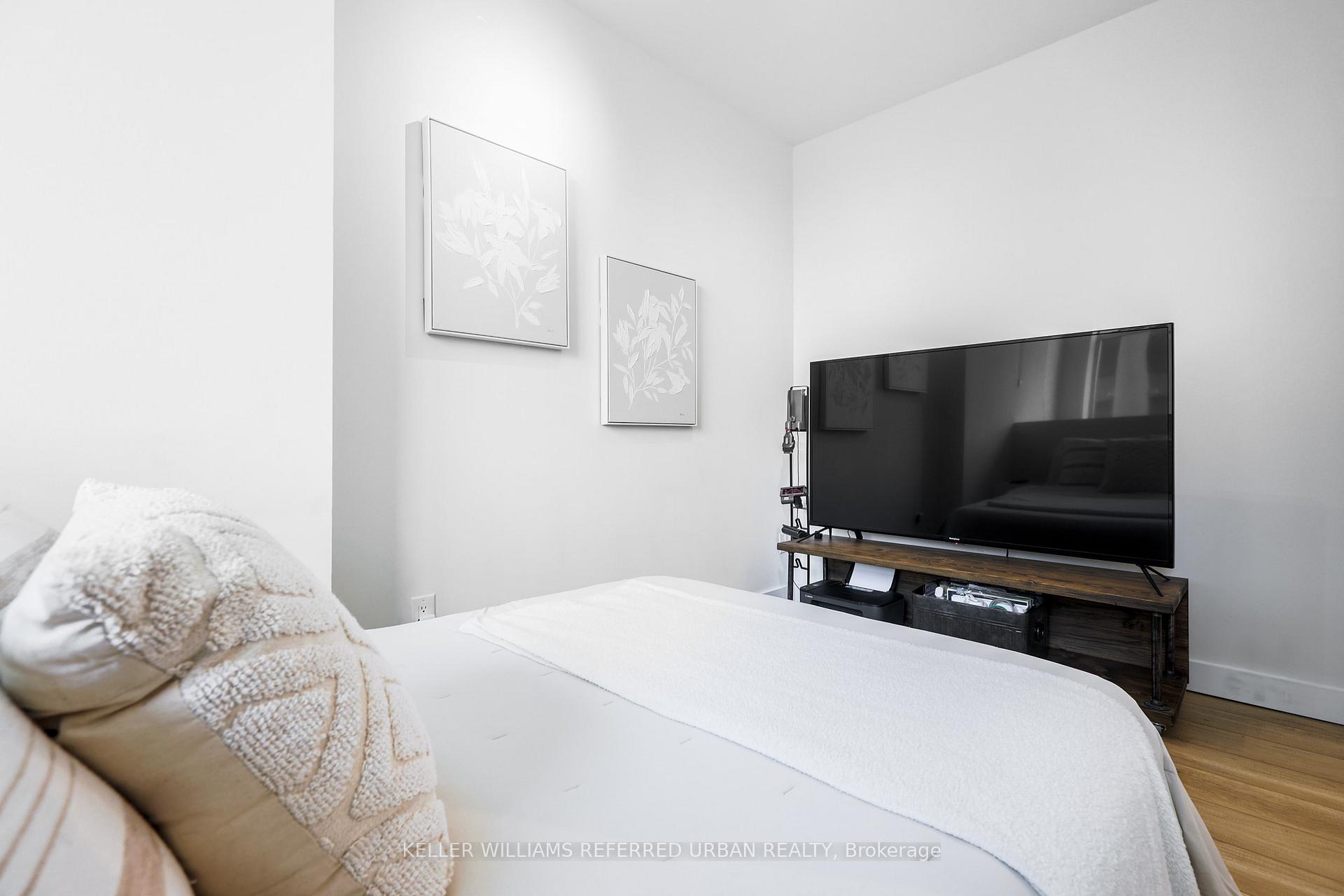 2 Bedrooms Condo at 19 Town Centre, Toronto For sale