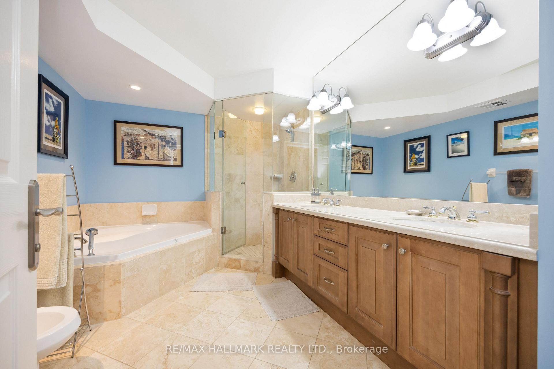 4 Bedrooms Condo at 80 Harrison Garden, Toronto For sale