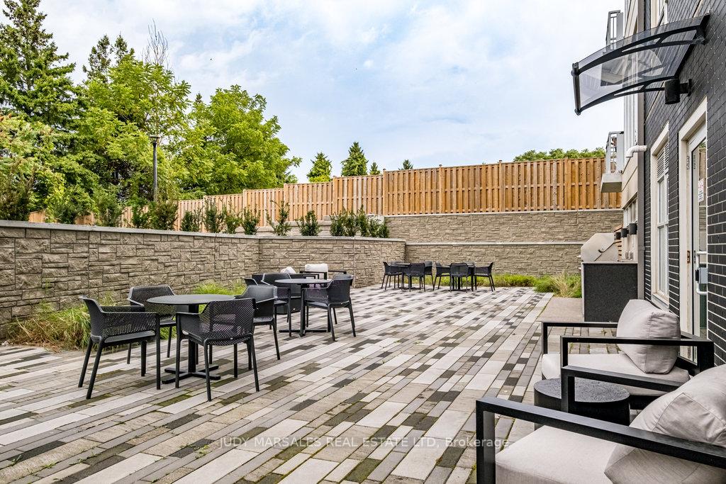 2 Bedrooms Condo at 16 Markle,  Hamilton For sale