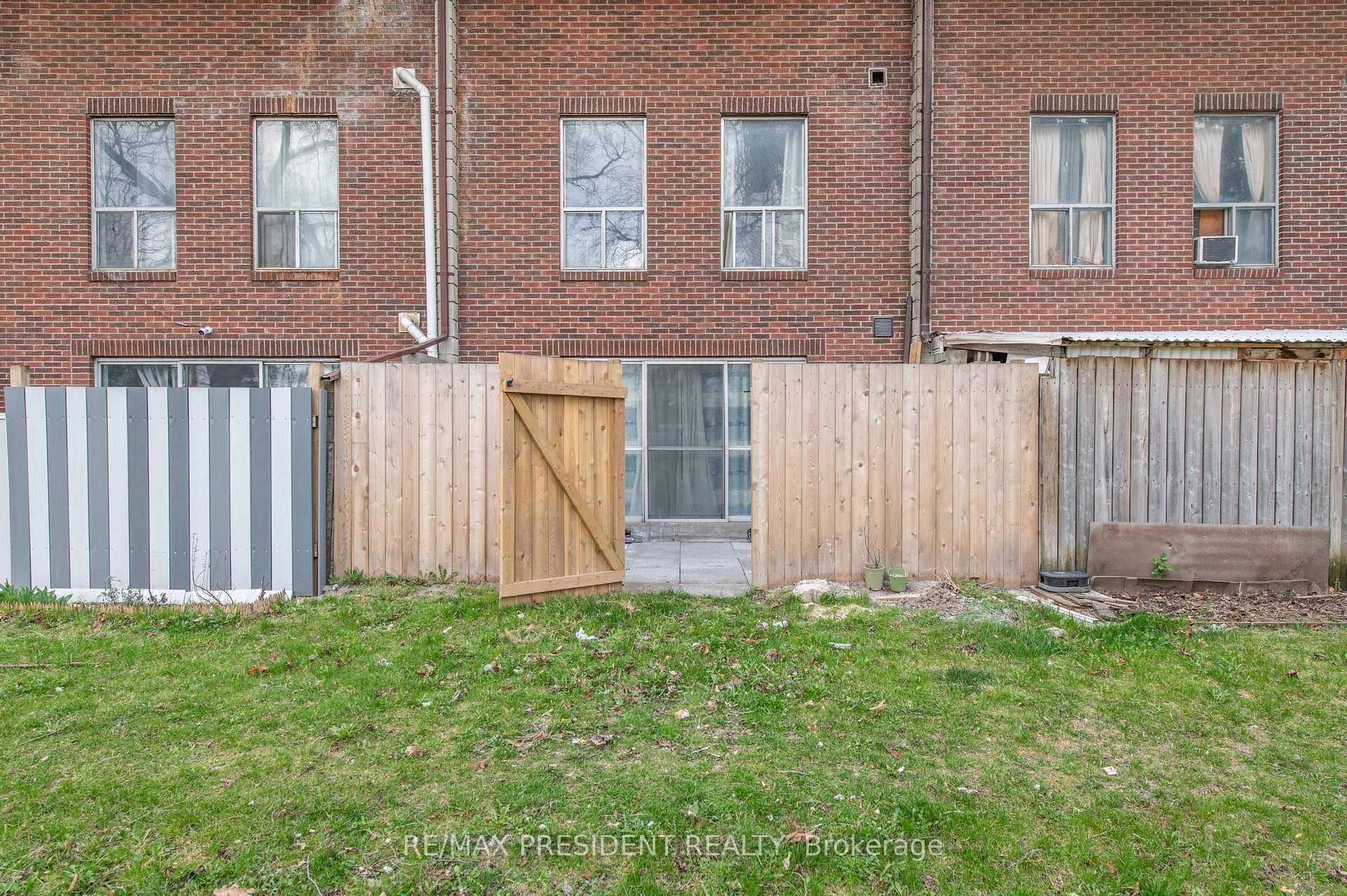 4 Bedrooms Condo at 10 Eddystone,  Toronto For sale