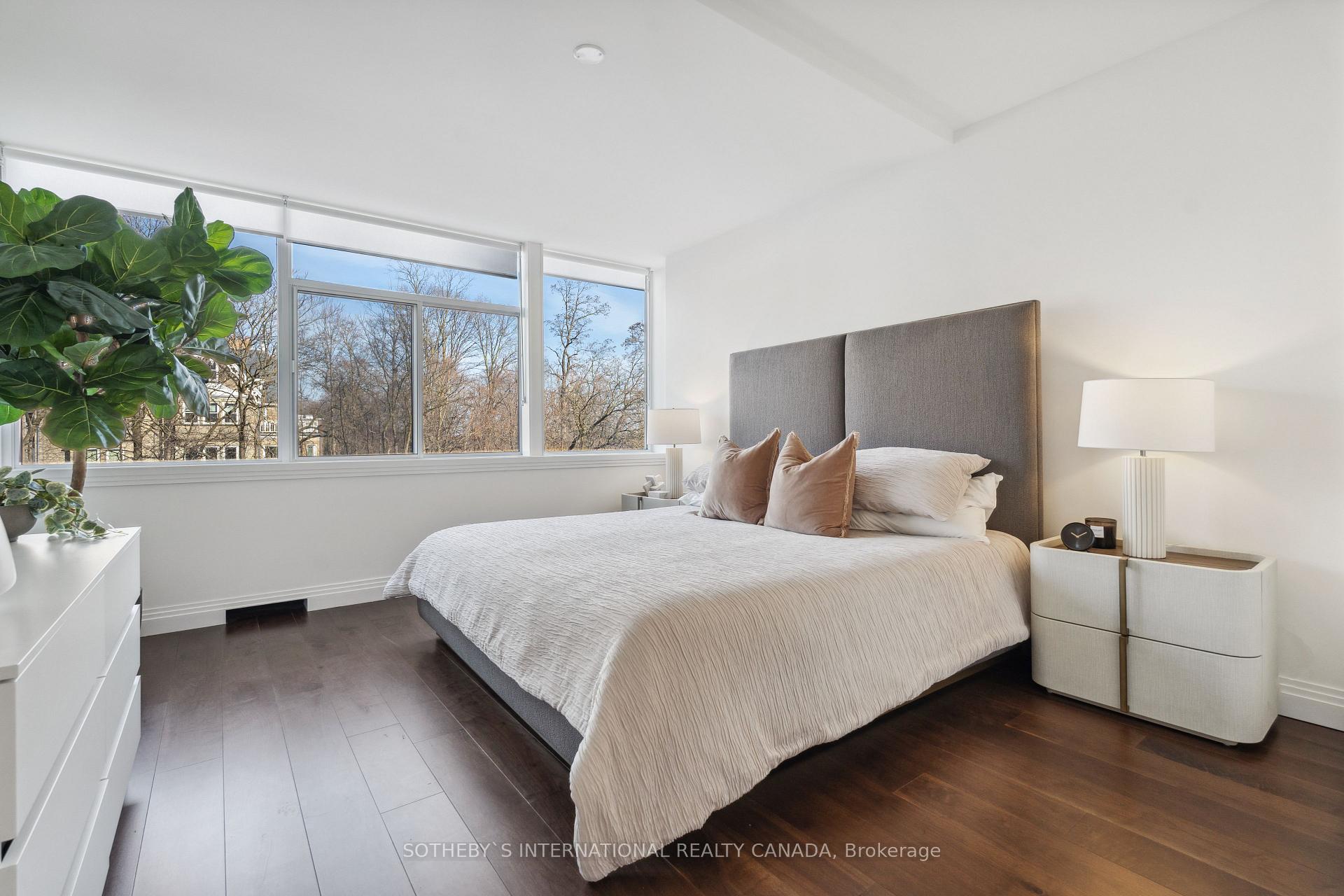 3 Bedrooms Condo at 1 Benvenuto,  Toronto For sale