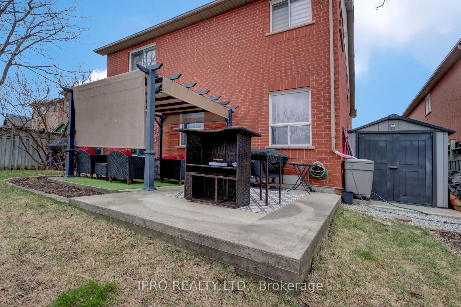 10 Berton Boulevard
