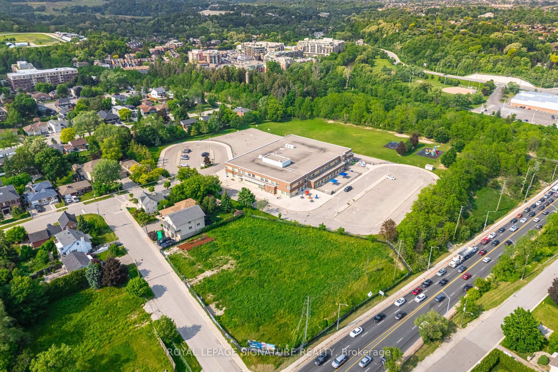 2 Bedrooms Condo at 5289 Highway 7, Vaughan For sale