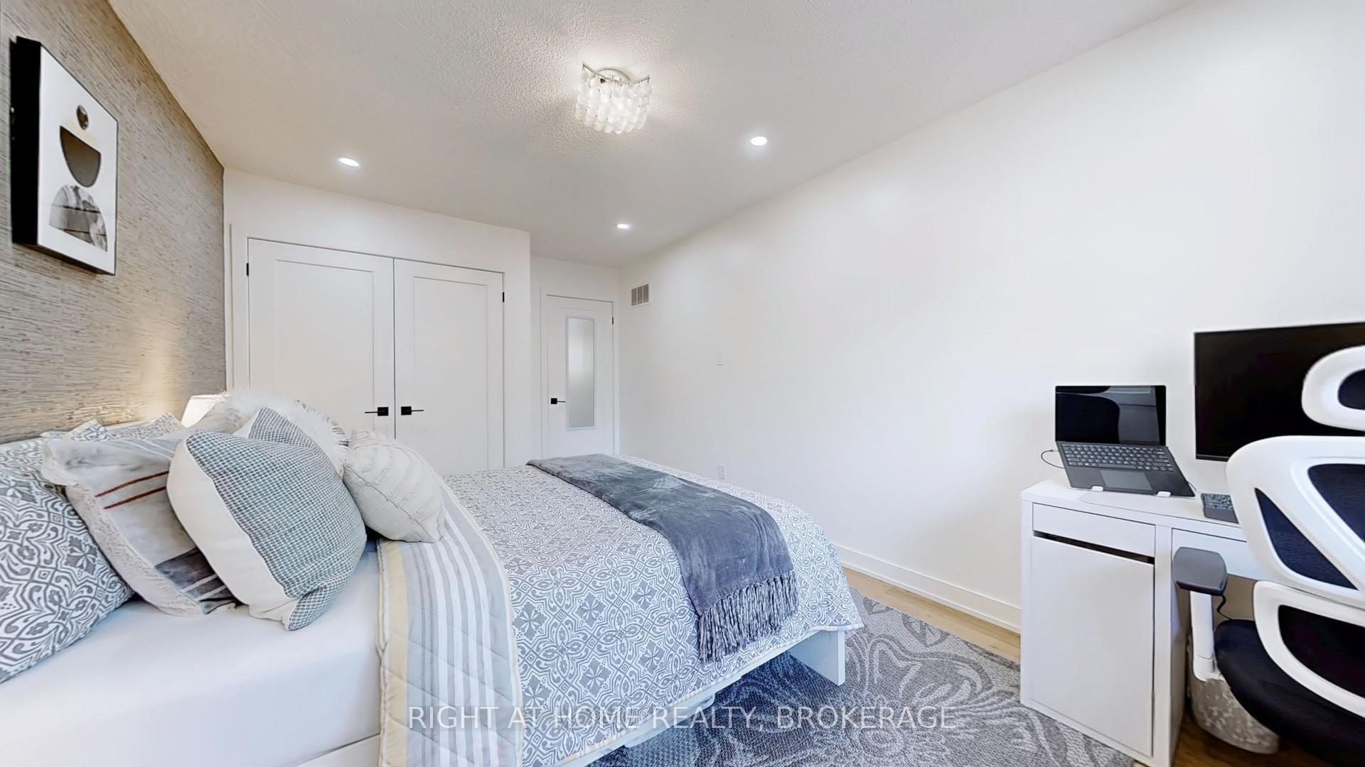4 Bedrooms Condo at 4193 Longmoor, Burlington For sale