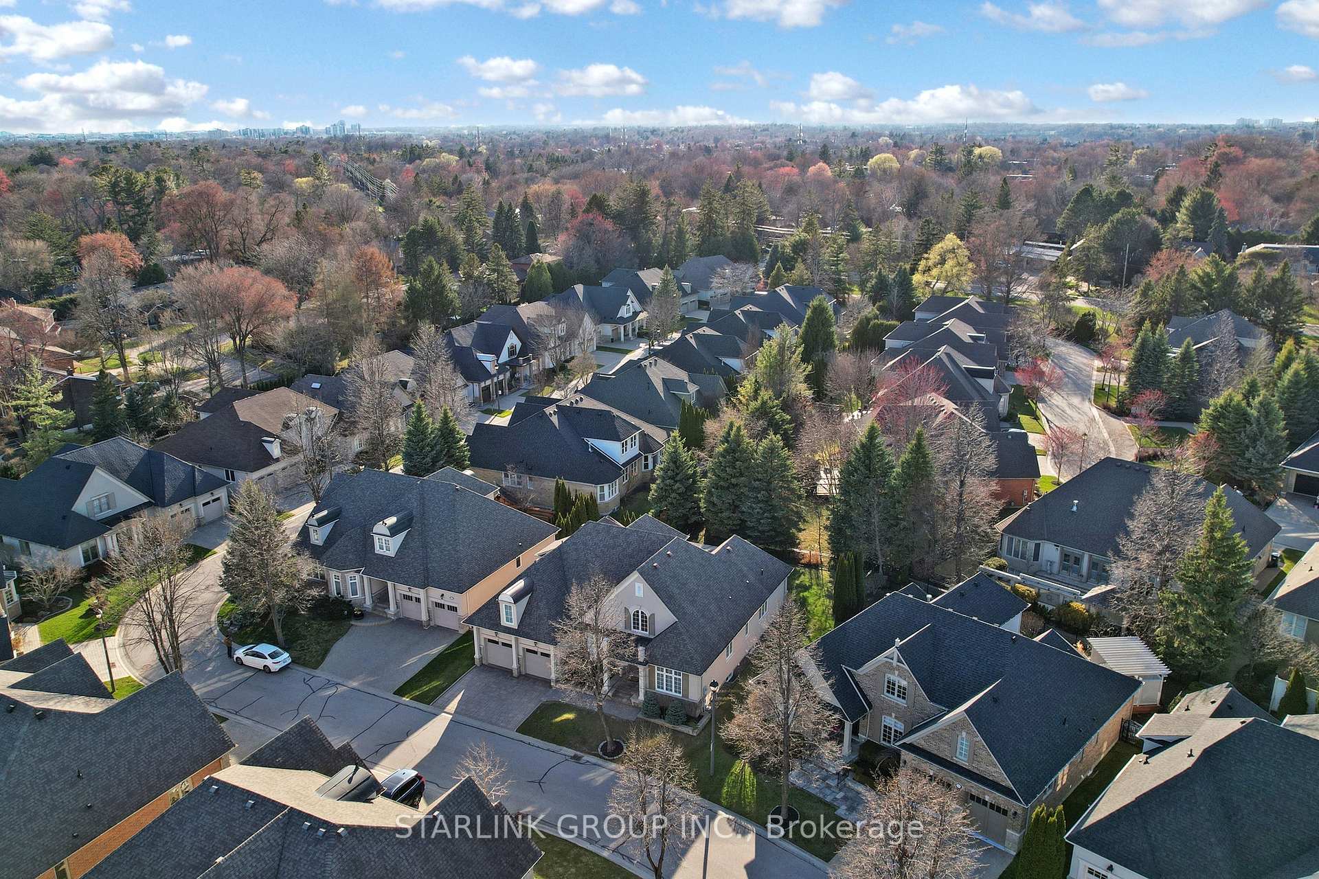 6 Bedrooms Condo at 729 Hidden Grove,  Mississauga For sale