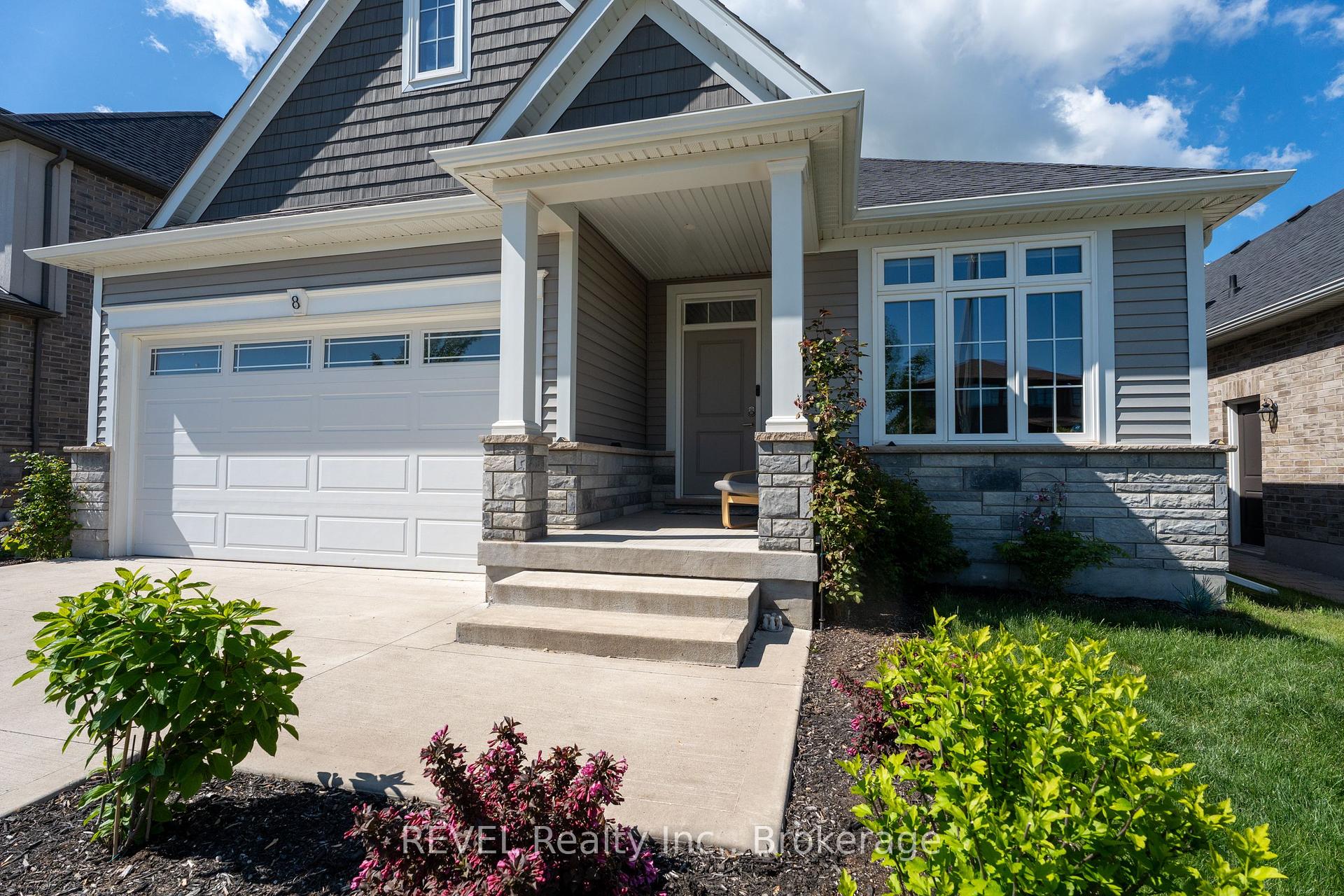 8 Hopkins Street, Thorold, ON L2V 0E6