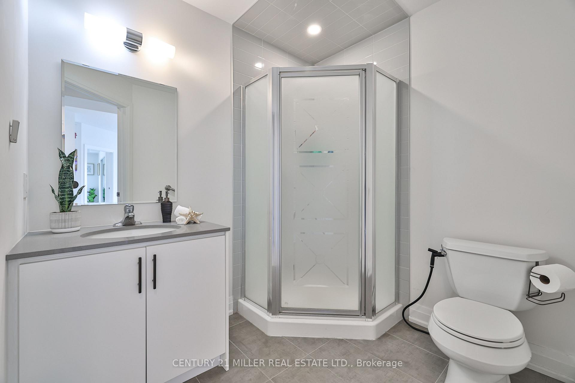2 Bedrooms Condo at 4040 Upper Middle, Burlington For sale