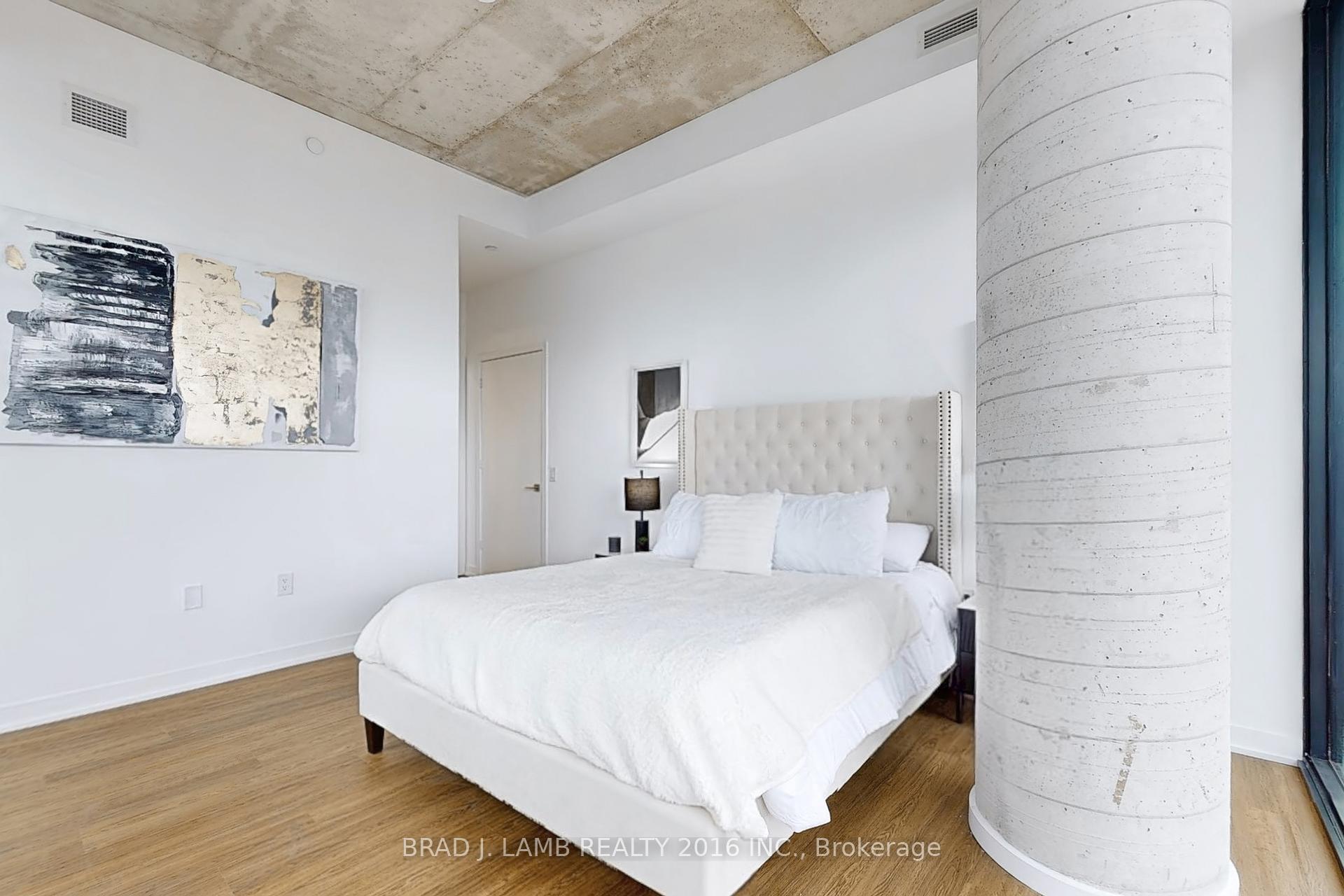 3 Bedrooms Condo at 195 McCaul, Toronto For sale