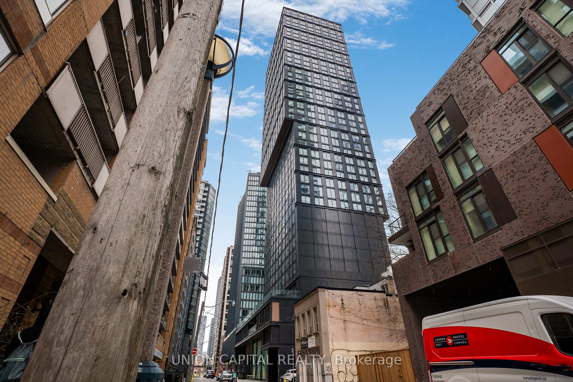 1 Bedroom Condo at 82 Dalhousie,  Toronto For sale