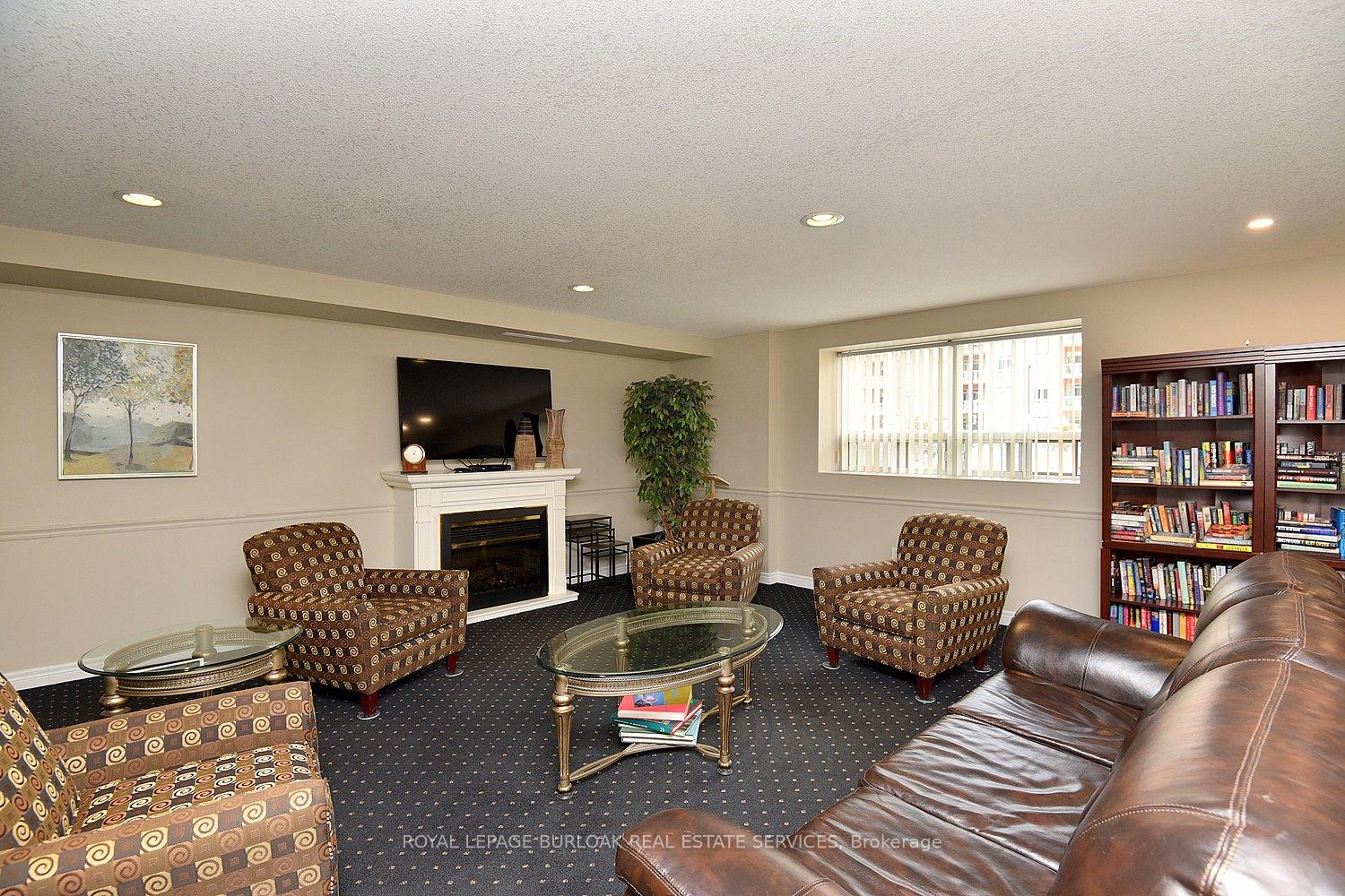 2 Bedrooms Condo at 1998 Ironstone, Burlington For sale