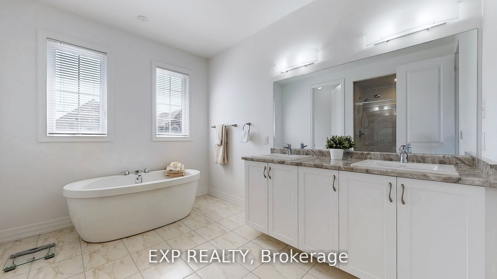 143 frank kelly Drive, East Gwillimbury, ON L9N 0V1