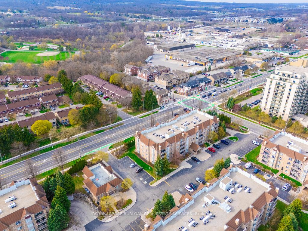 2 Bedrooms Condo at 216E Plains, Burlington For sale