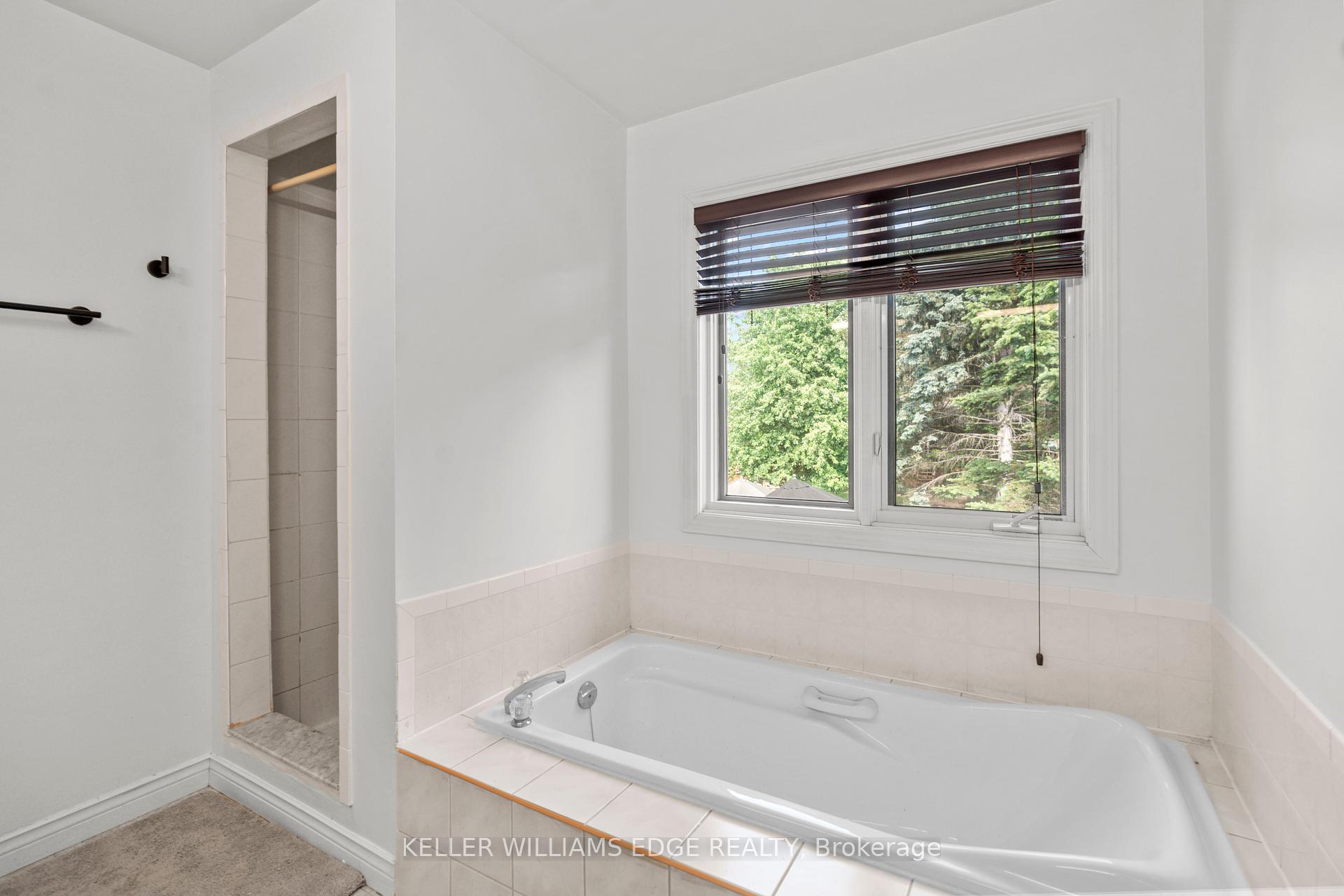 3 Bedrooms Condo at 320 Hamilton, Hamilton For sale