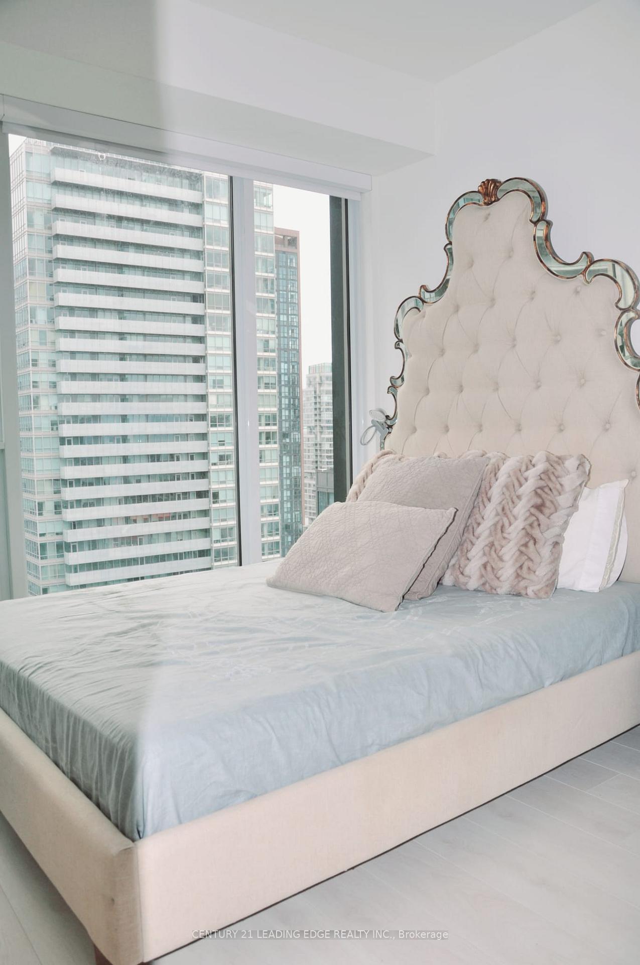 3 Bedrooms Condo at 15 MERCER, Toronto For sale