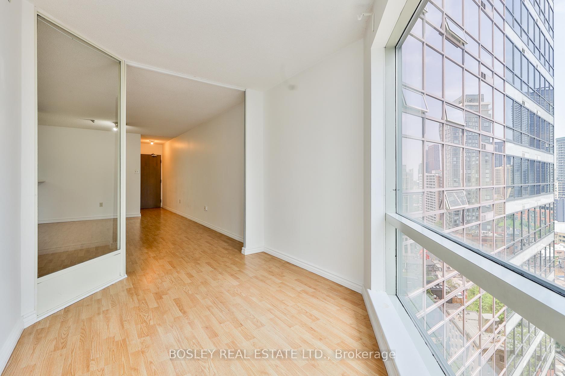 2 Bedrooms Condo at 1001 Bay, Toronto For sale