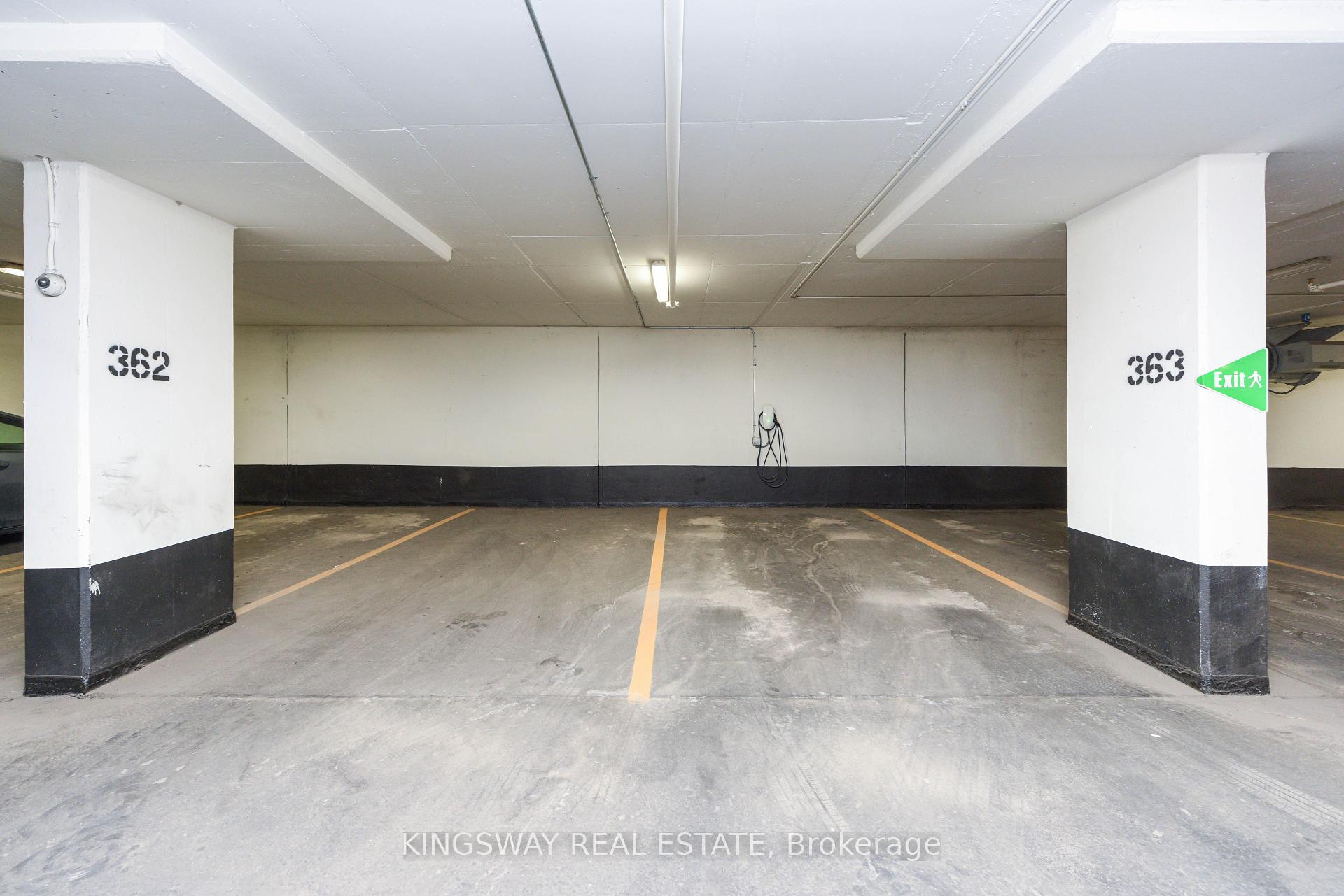 2 Bedrooms Condo at 4065 Confederation, Mississauga For sale
