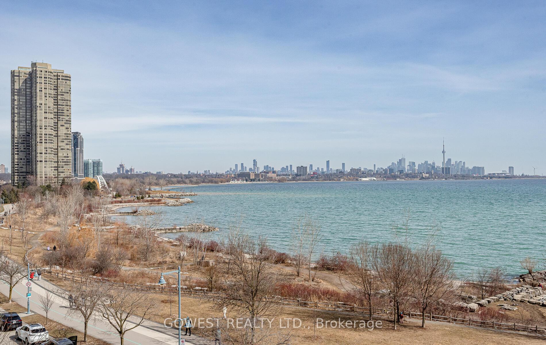 2 Bedrooms Condo at 58 Marine Parade, Toronto For sale