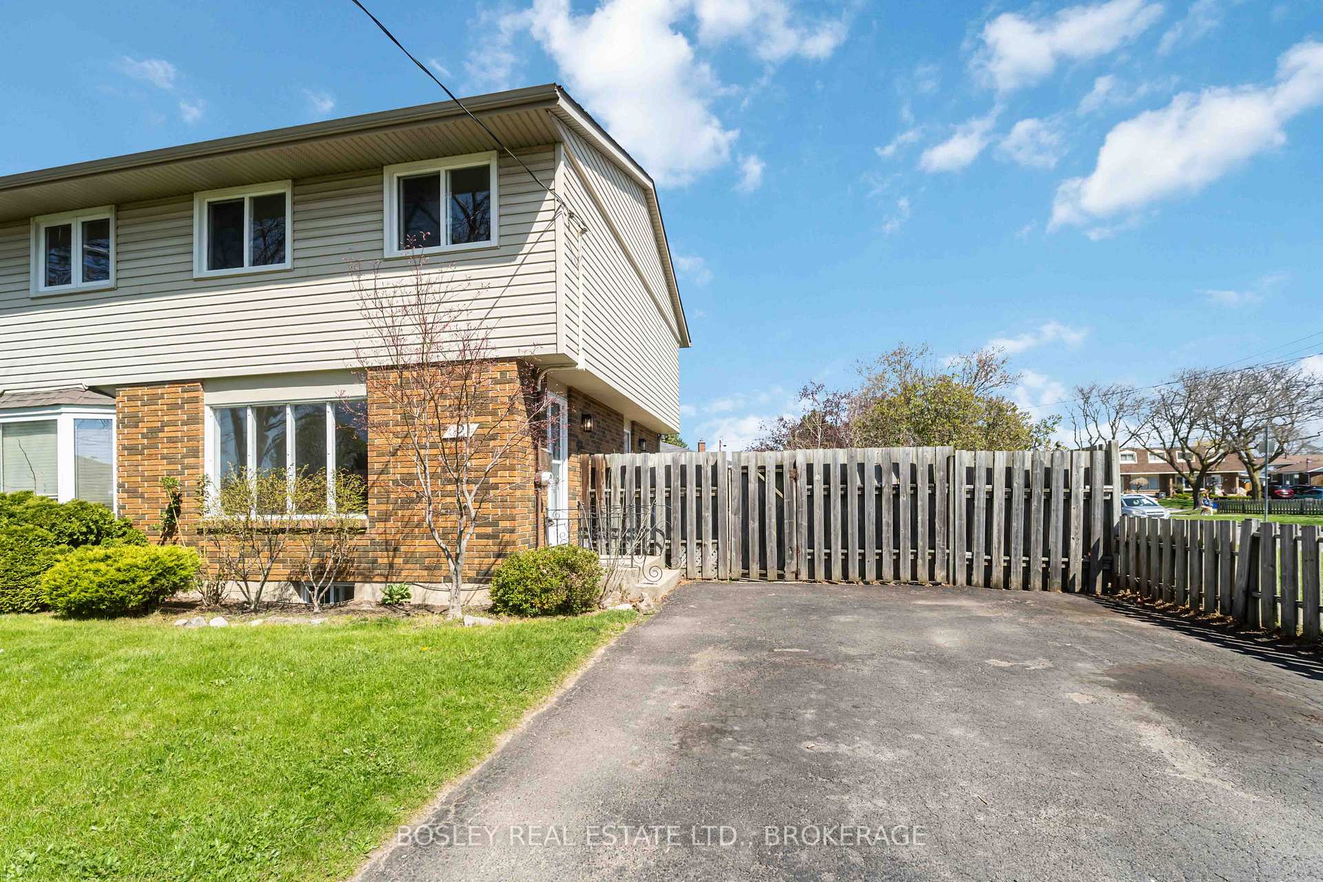2 CRESCENTWOOD Drive, St. Catharines, ON L2N 4K8