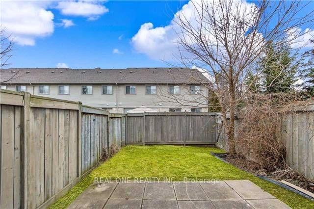 3 Bedrooms Condo at 1292 Sherwood Mills,  Mississauga For sale
