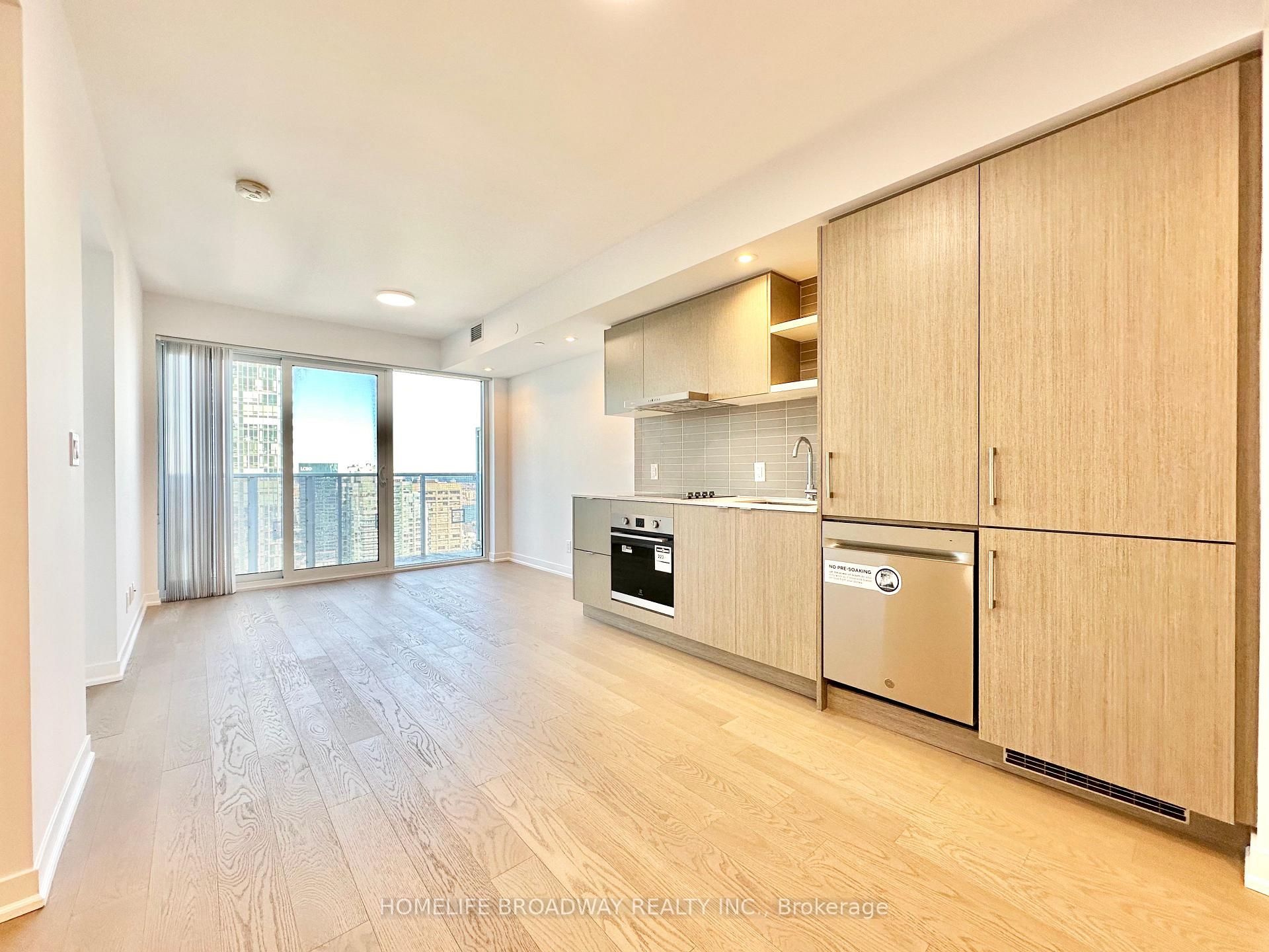 1 Bedroom Condo at 88 Harbour,  Toronto For sale