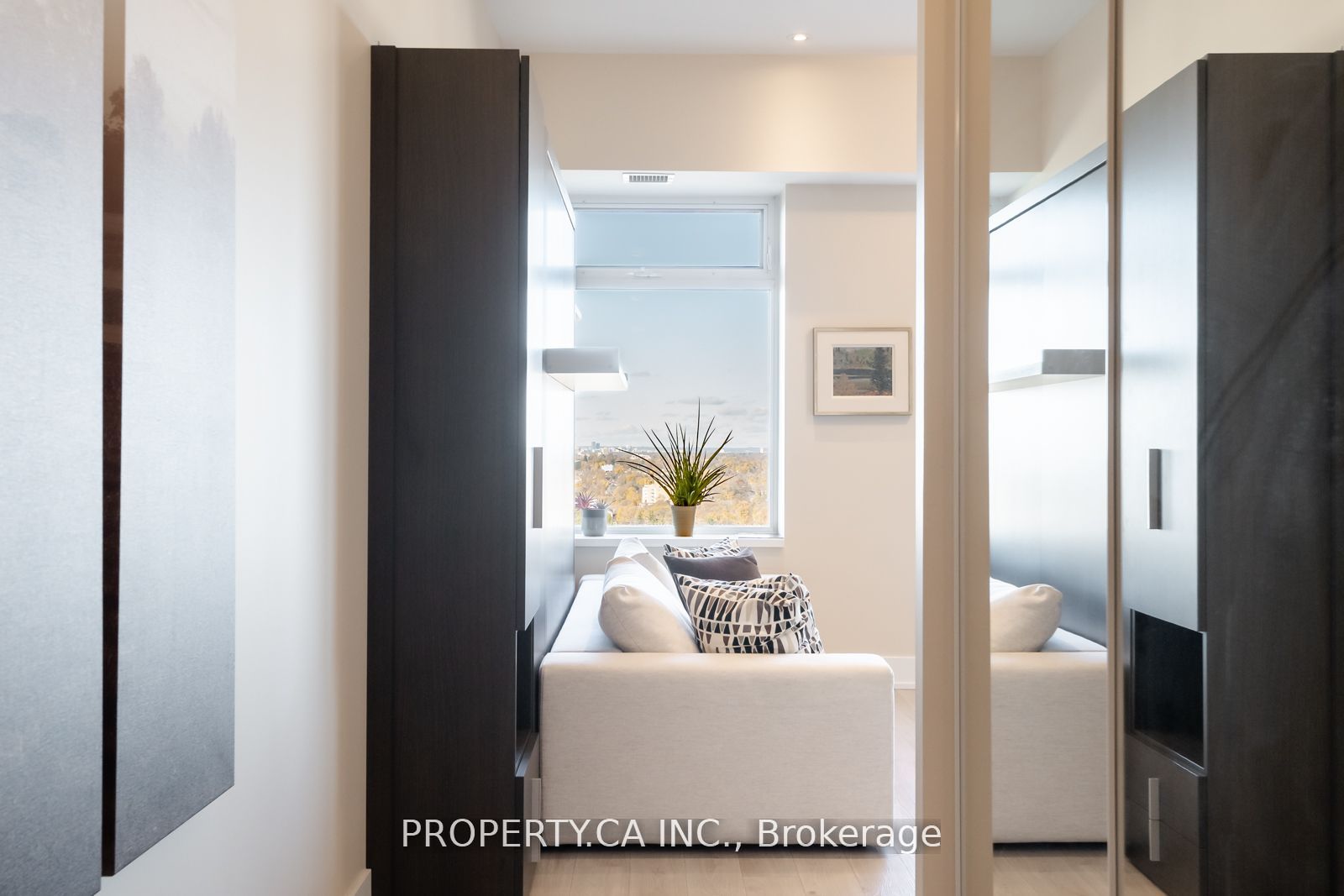111 St Clair Avenue W, #1728