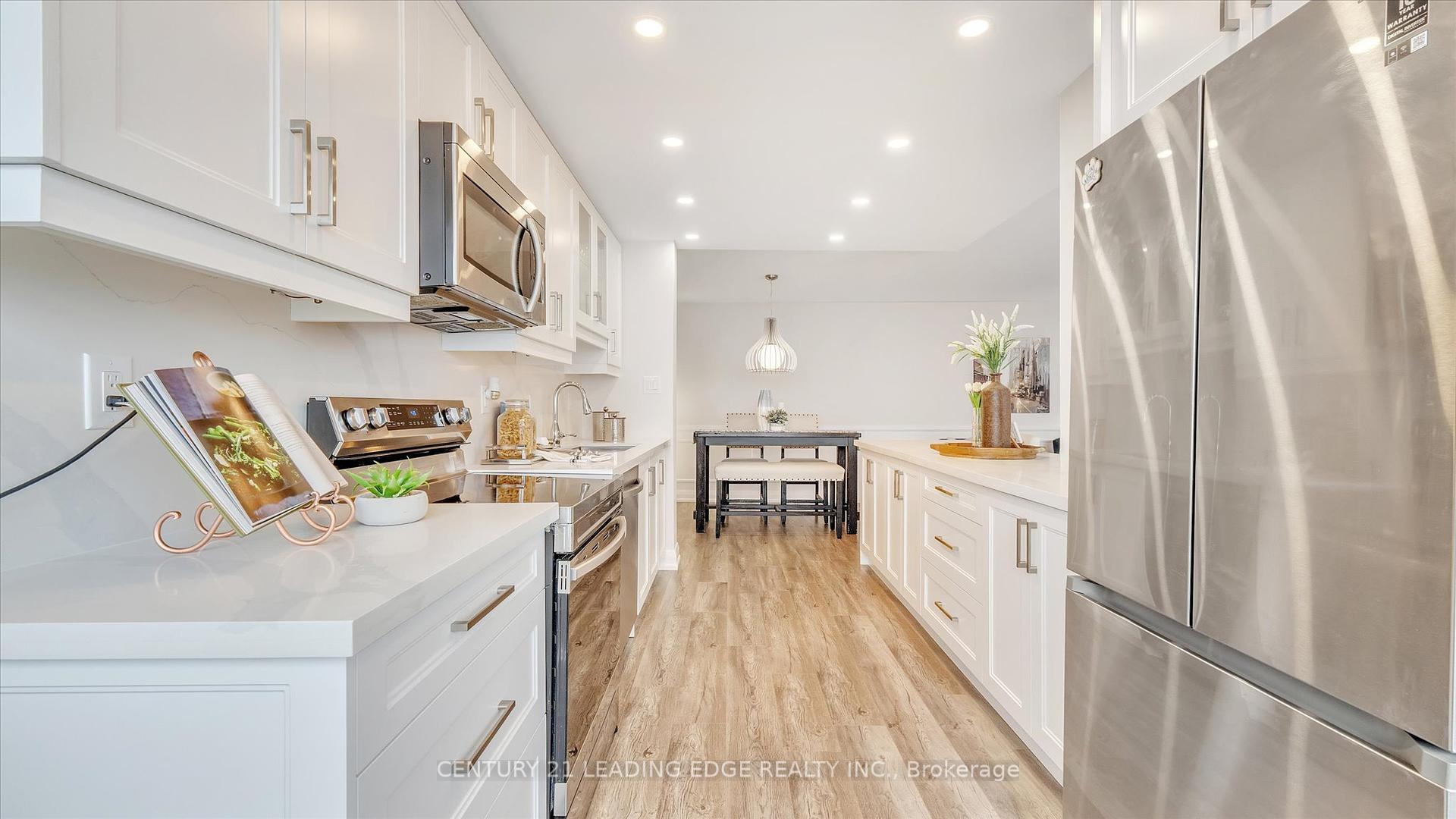 2 Bedrooms Condo at 80 Antibes, Toronto For sale