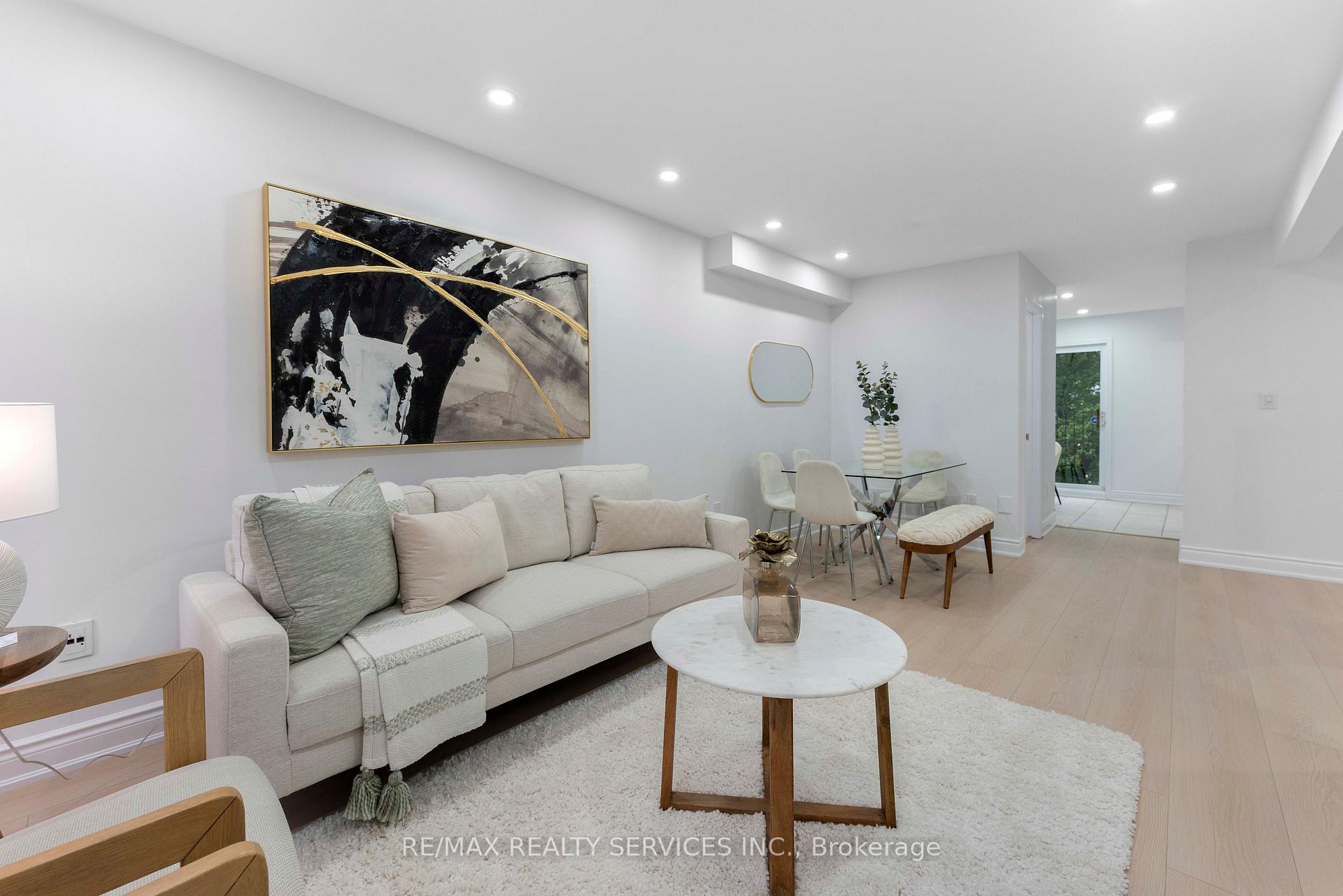 4 Bedrooms Condo at 80 Acorn, Mississauga For sale
