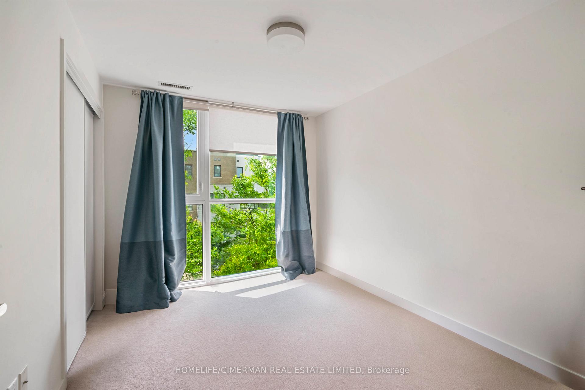 4 Bedrooms Condo at 210 Sabina, Oakville For sale