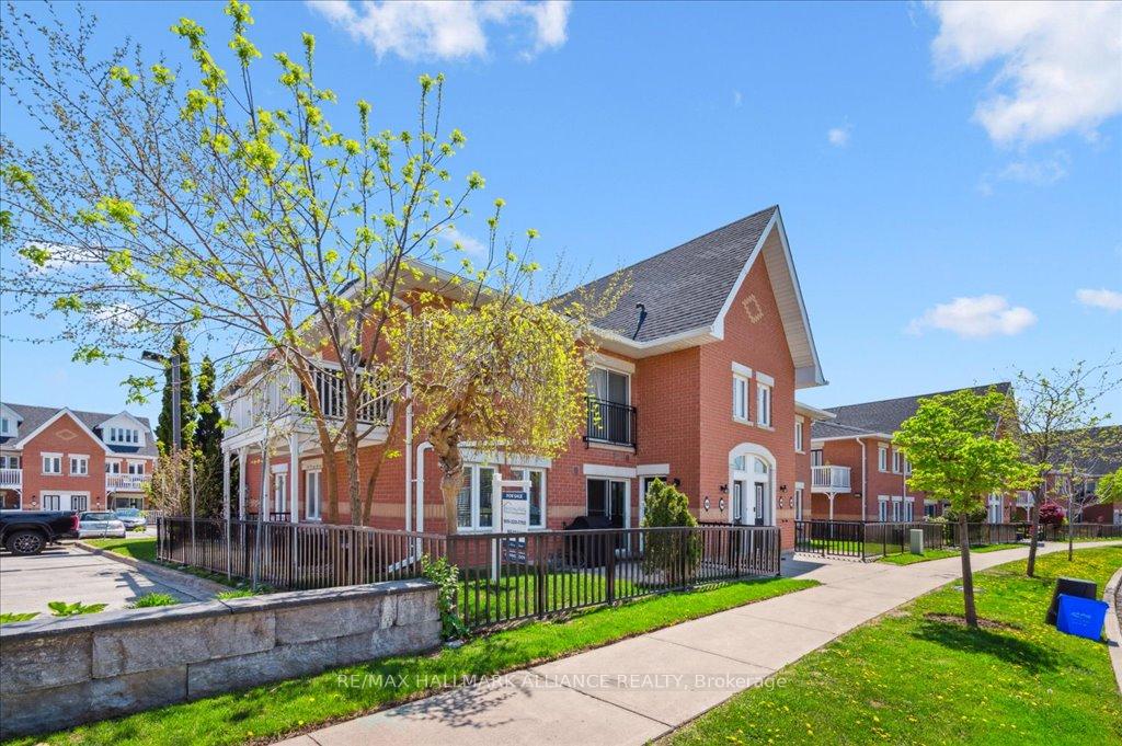 2 Bedrooms Condo at 1701 Lampman, Burlington For sale