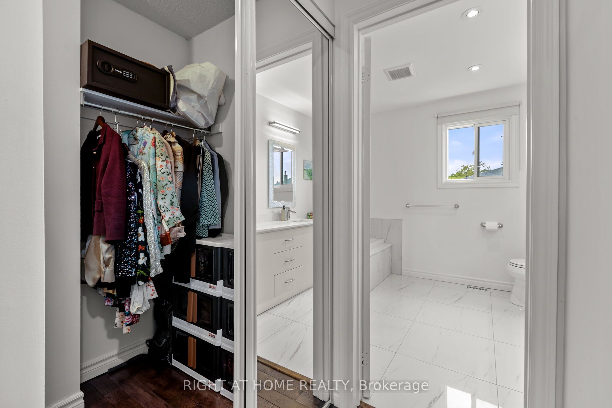 4 Deena Place, Markham, ON L3S 3C6