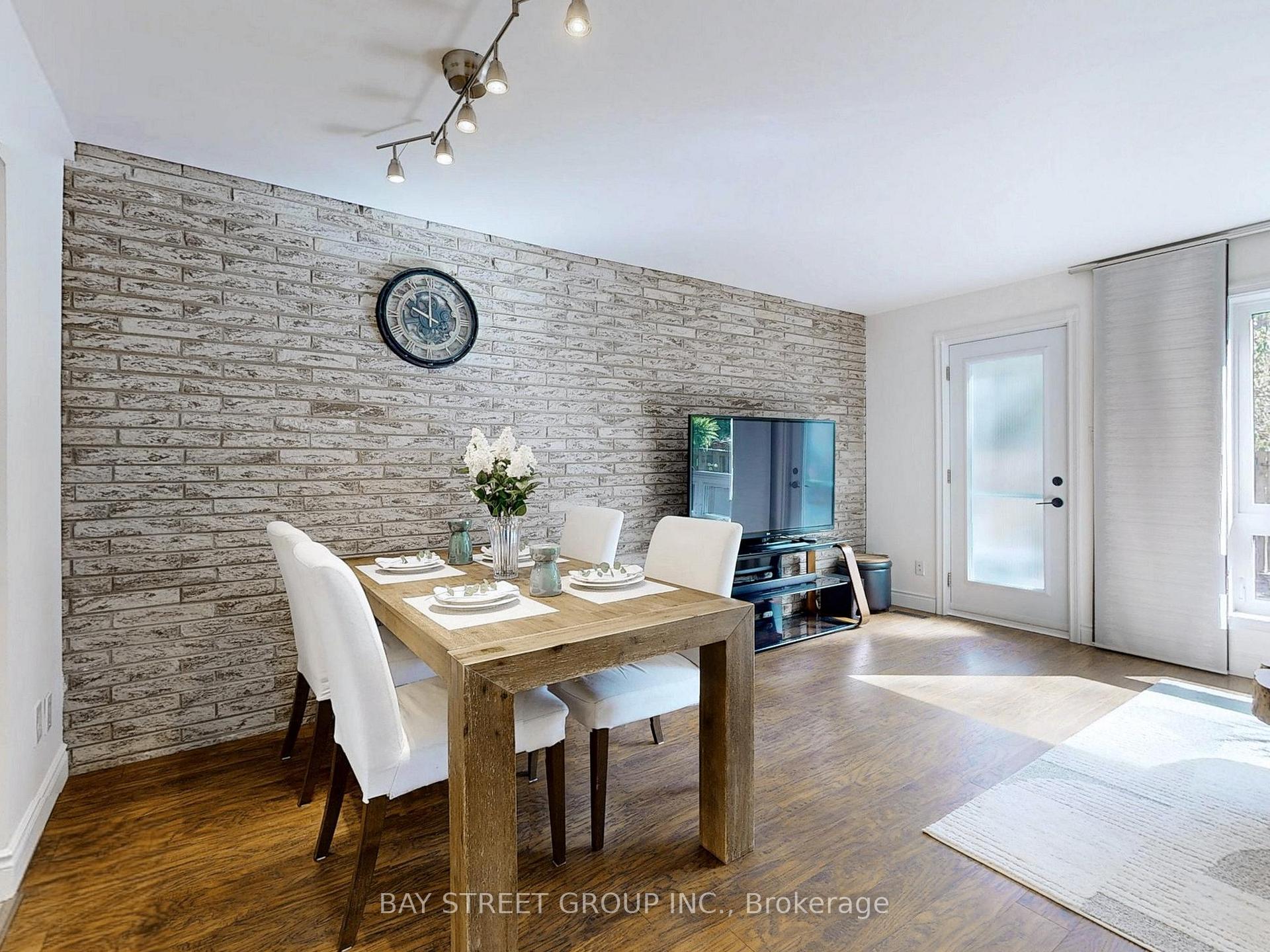 3 Bedrooms Condo at 89 Rameau, Toronto For sale
