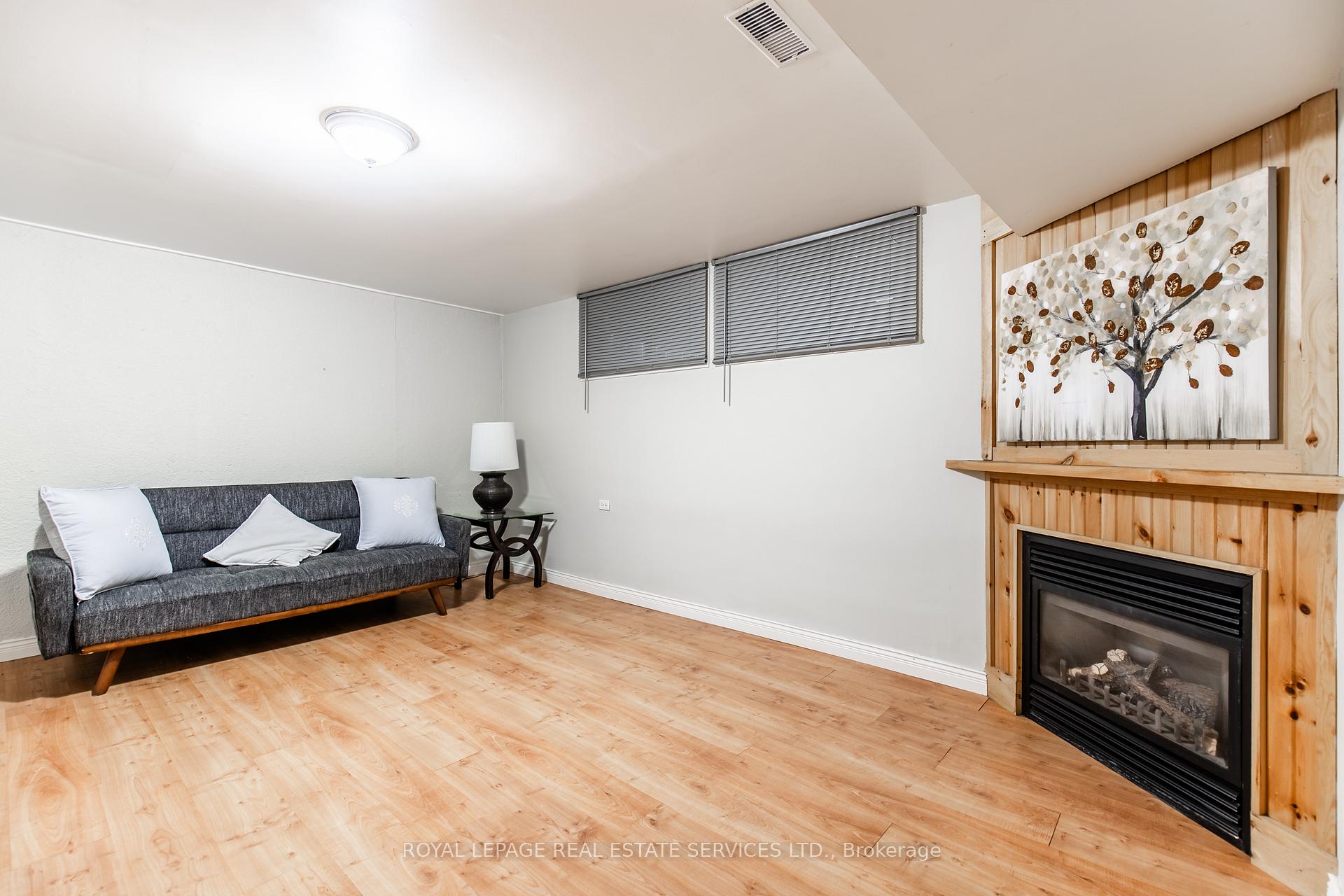 3 Bedrooms Condo at 3122 Lakeshore, Oakville For sale