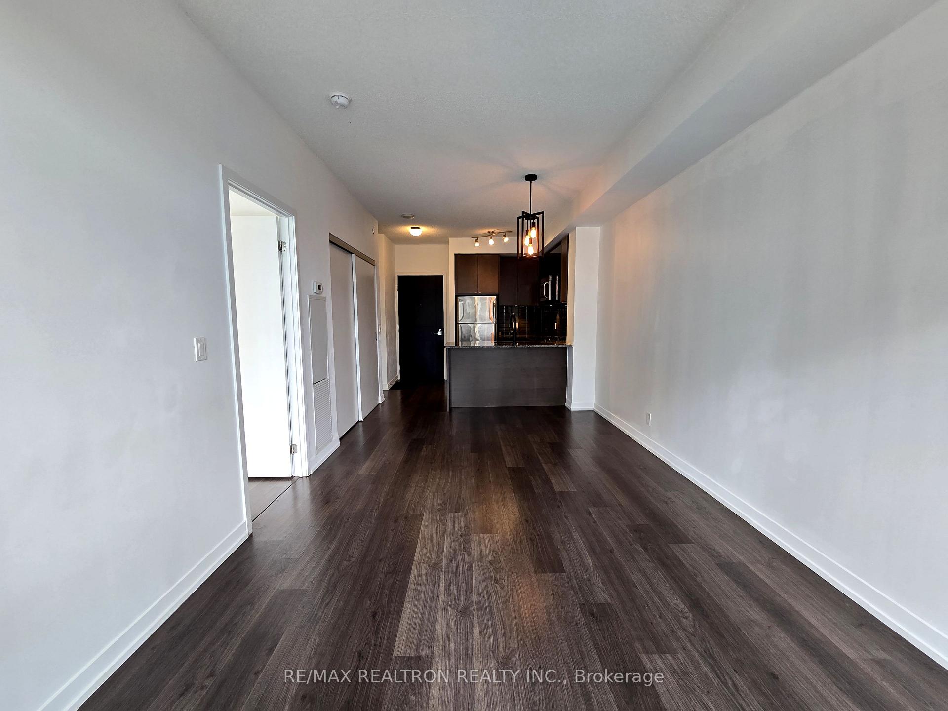 2 Bedrooms Condo at 89 Dunfield, Toronto For sale
