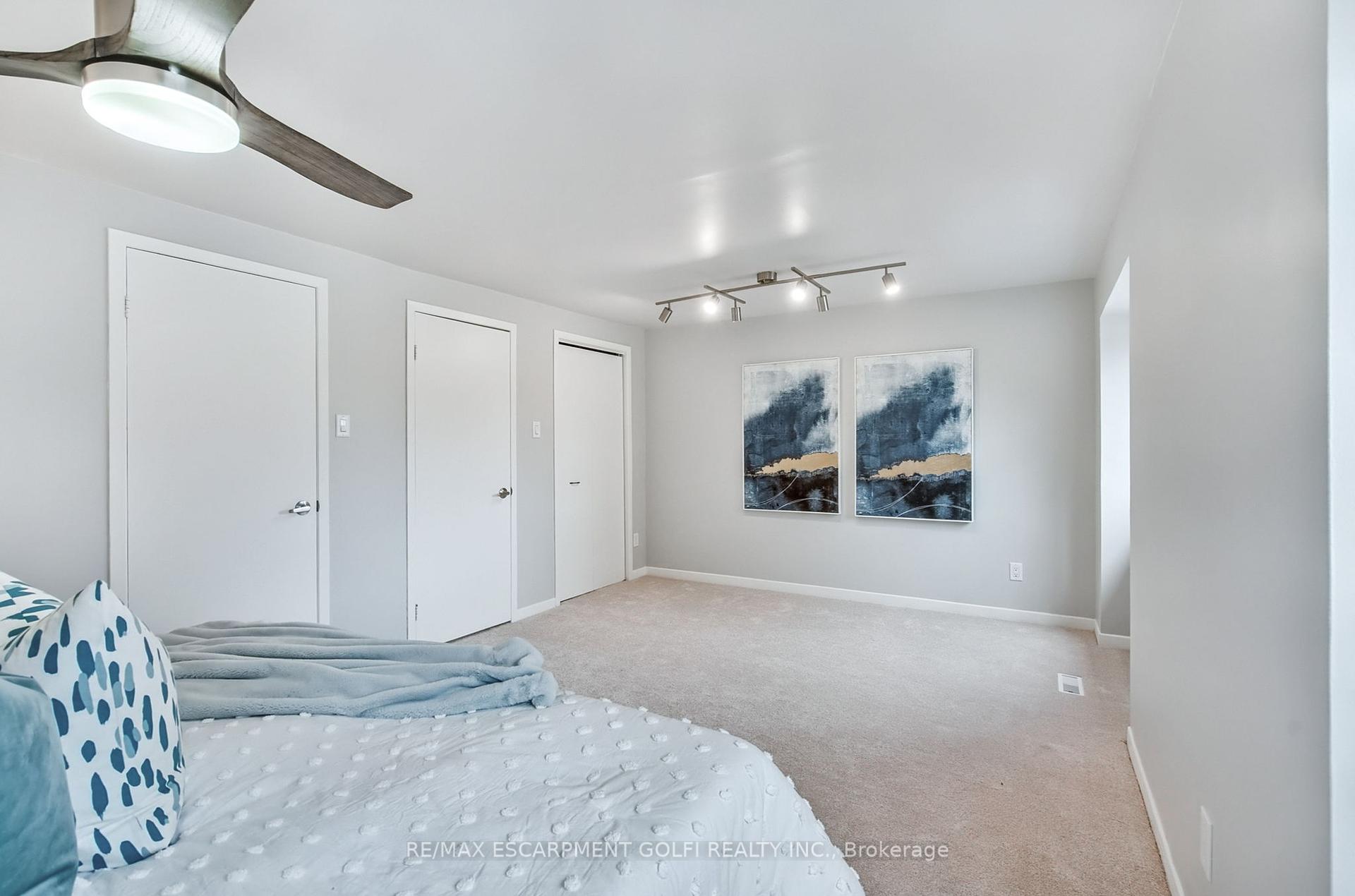 4 Bedrooms Condo at 3041 Glencrest,  Burlington For sale