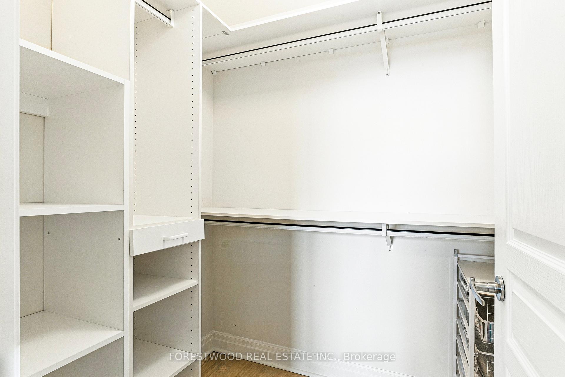 2 Bedrooms Condo at 80 Port, Mississauga For sale
