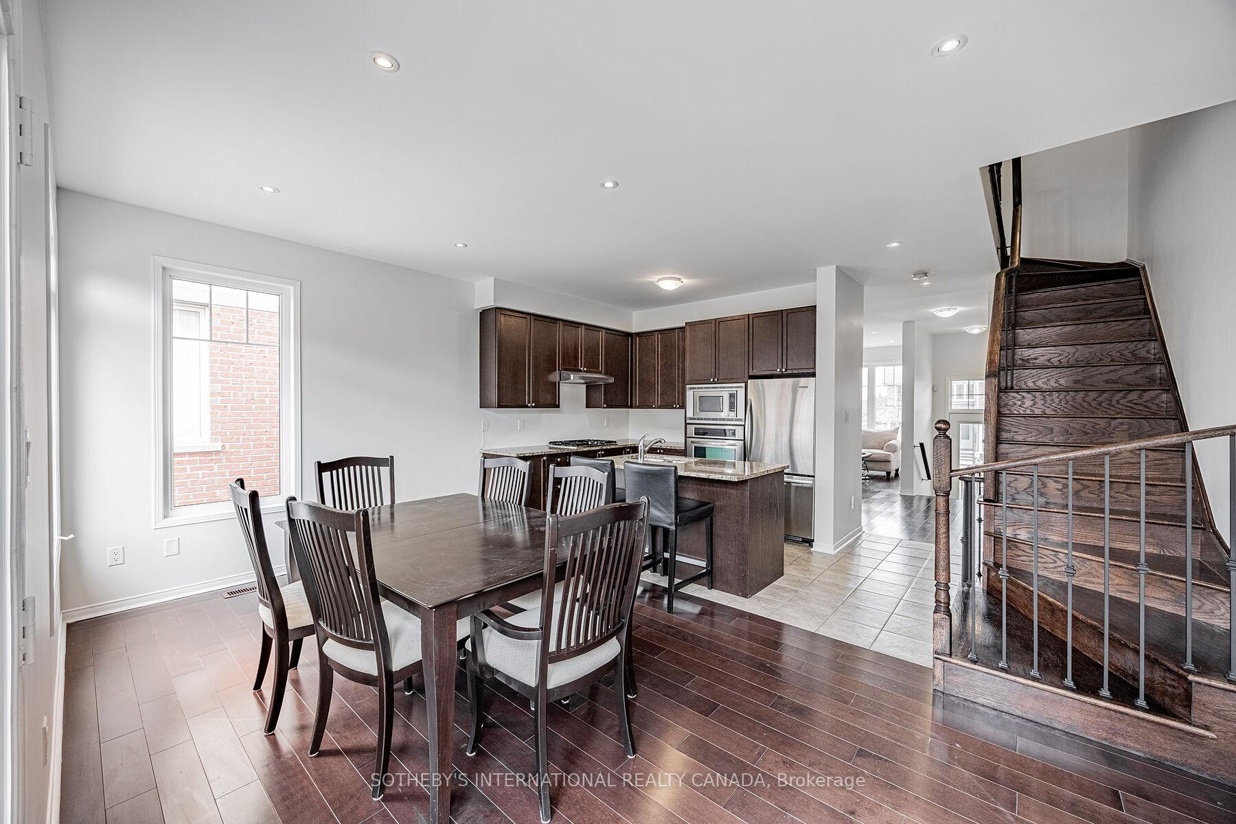 4 Bedrooms Condo at 5700 Tosca, Mississauga For sale