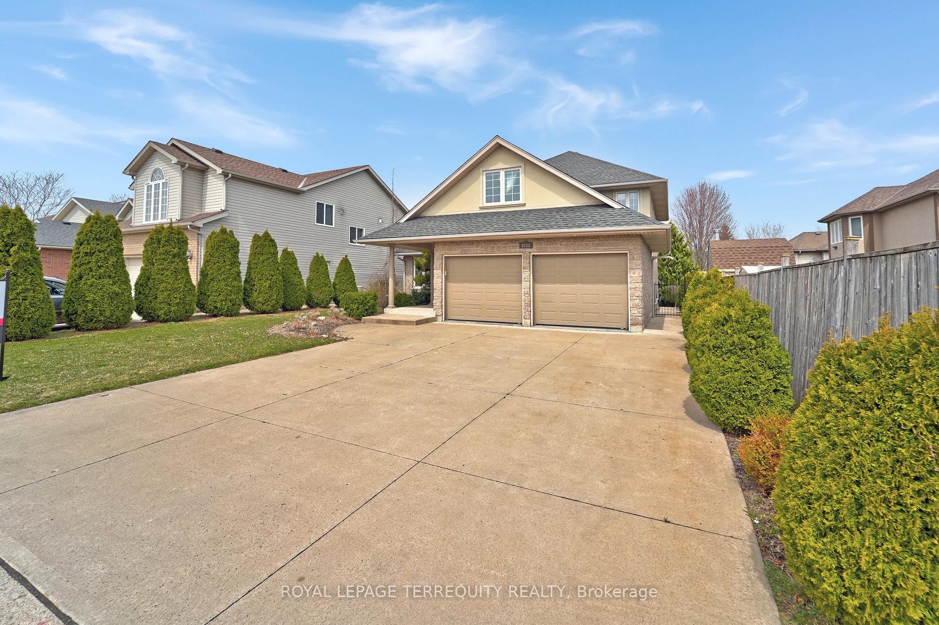 8233 Costabile Drive, Niagara Falls, ON L2H 3L2