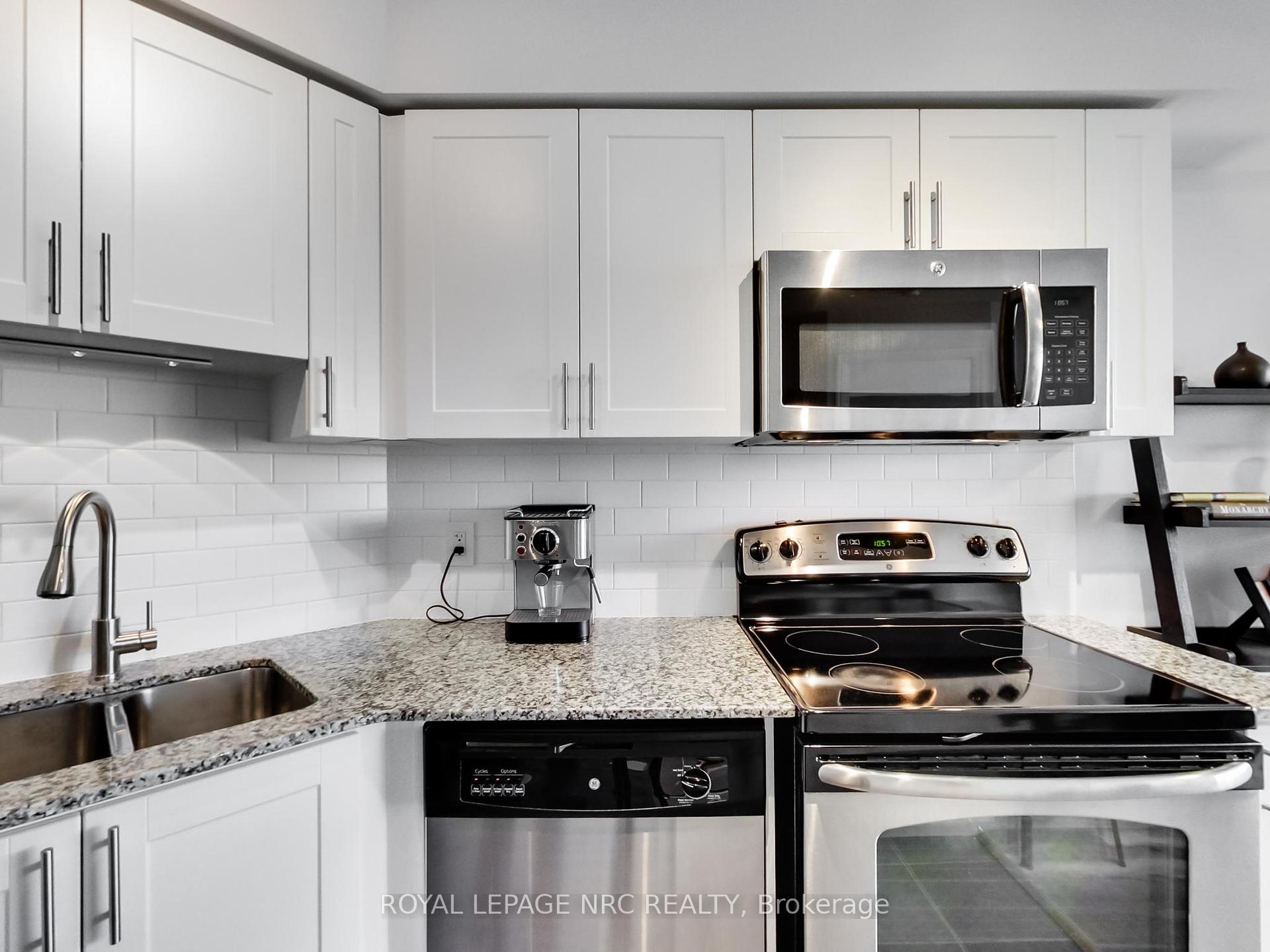 2 Bedrooms Co-op at 1940 Ironstone, Burlington For sale