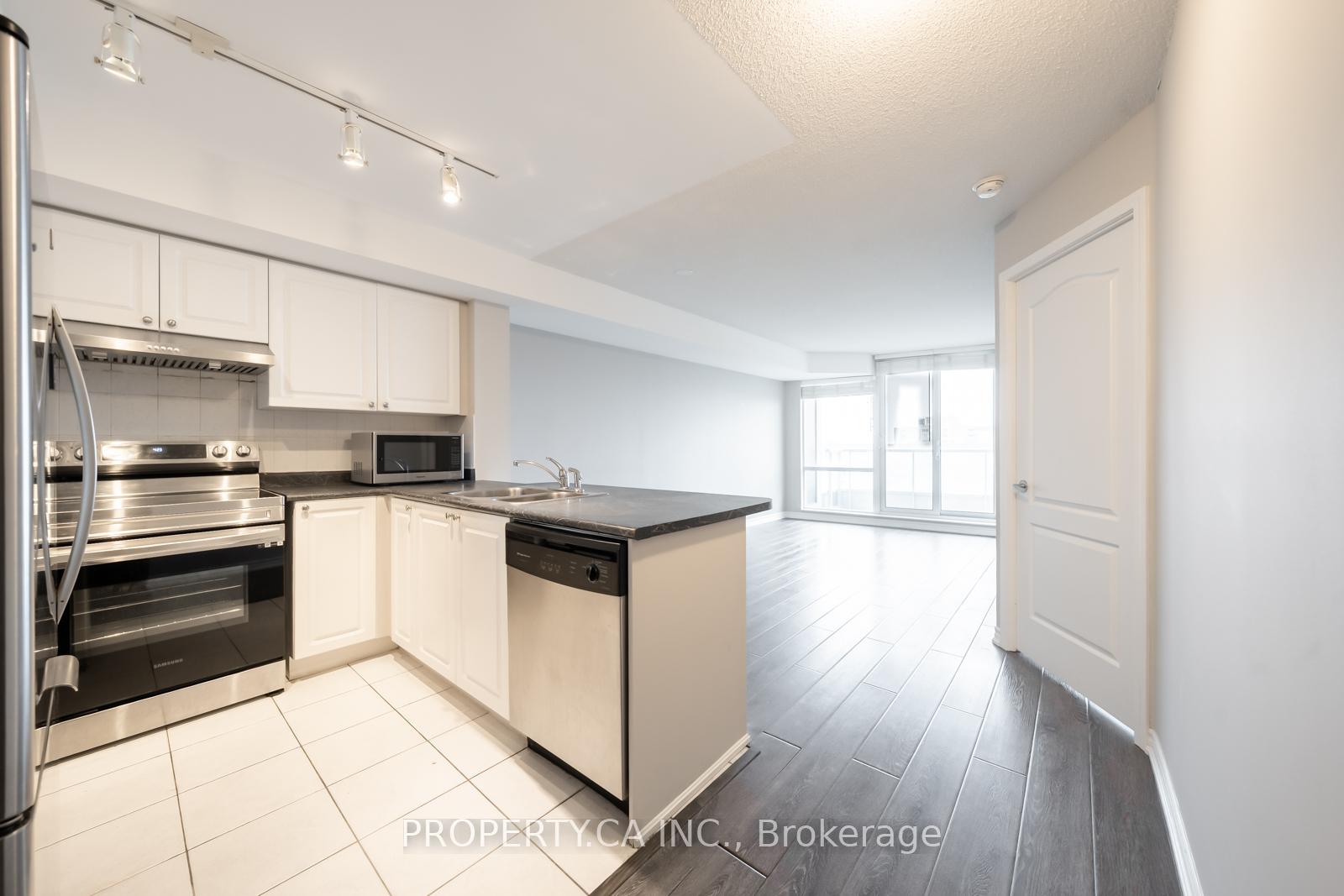 2 Bedrooms Condo at 33 Elm, Mississauga For sale