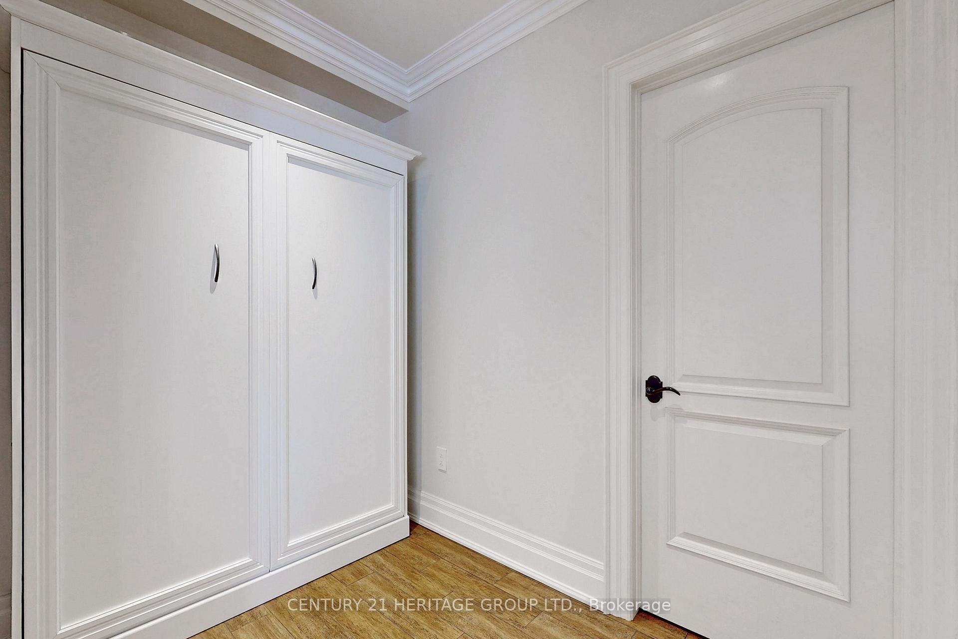 2 Bedrooms Condo at 397 King,  Hamilton For sale