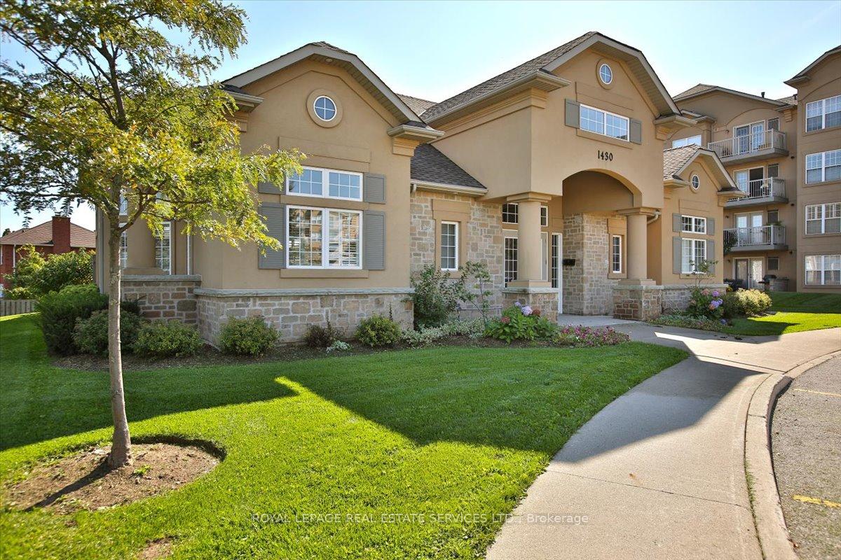 2 Bedrooms Condo at 1440 Bishops, Oakville For sale