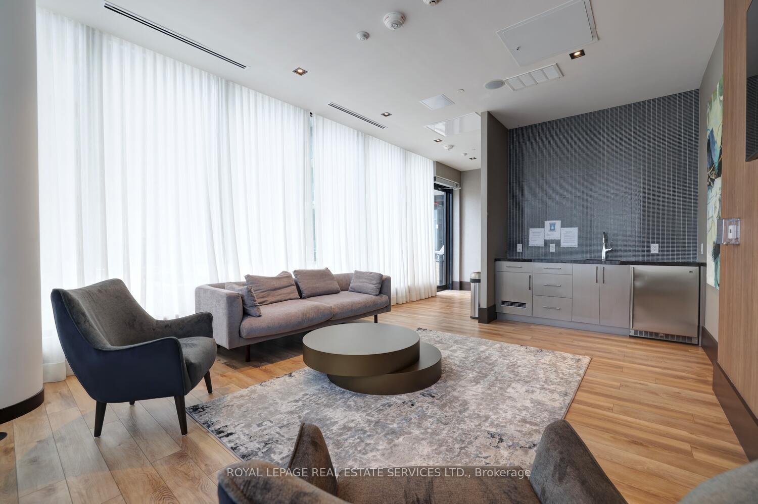 2 Bedrooms Condo at 4208 Dundas,  Toronto For sale
