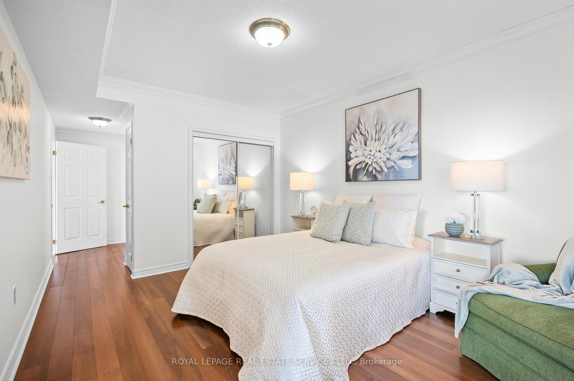 2 Bedrooms Condo at 102 Bronte,  Oakville For sale