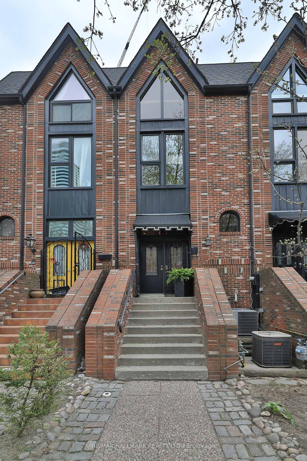 69 McGill Street, Toronto, ON M5B 1H3