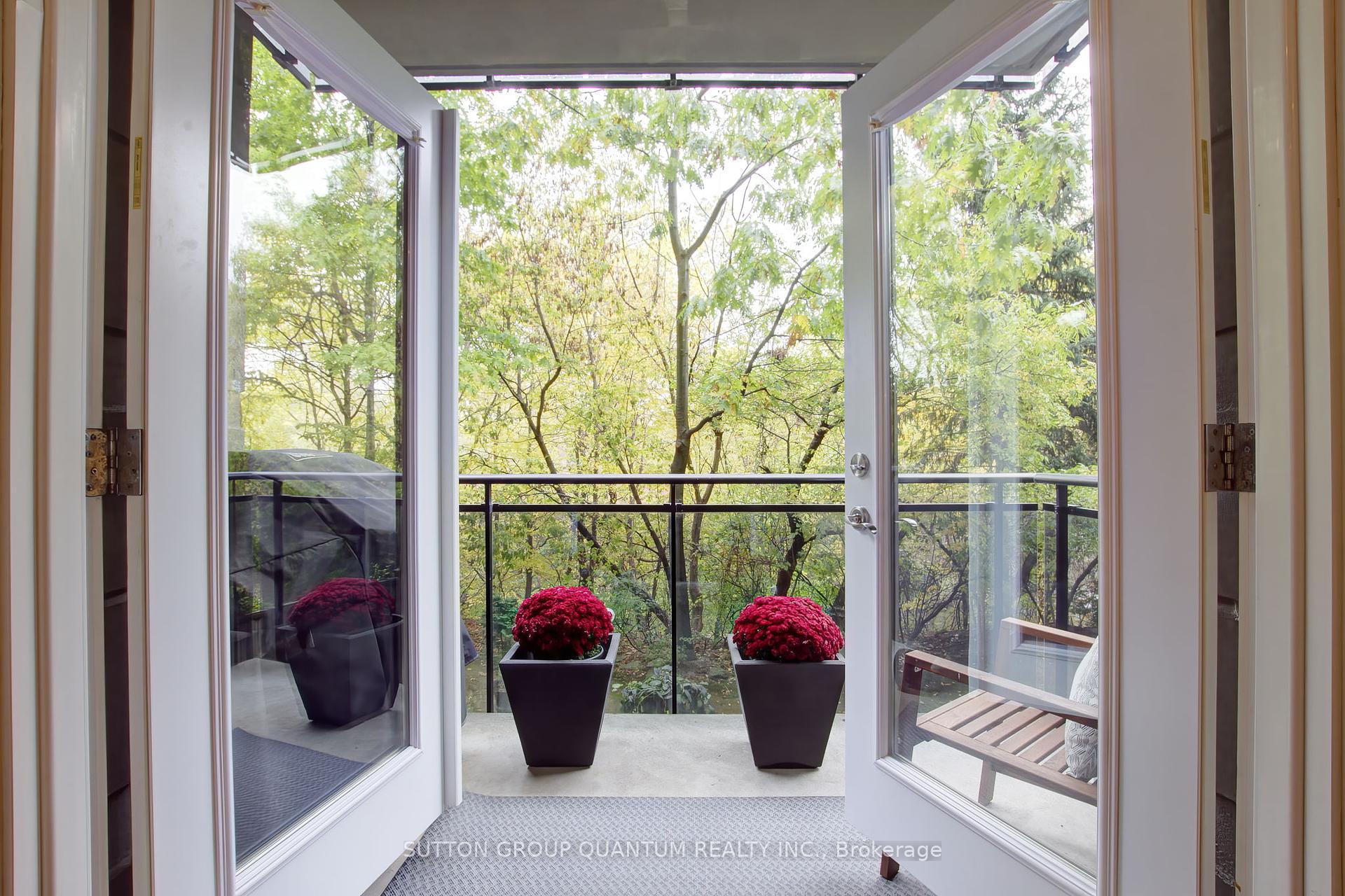 2 Bedrooms Condo at 245 Dalesford, Toronto For sale